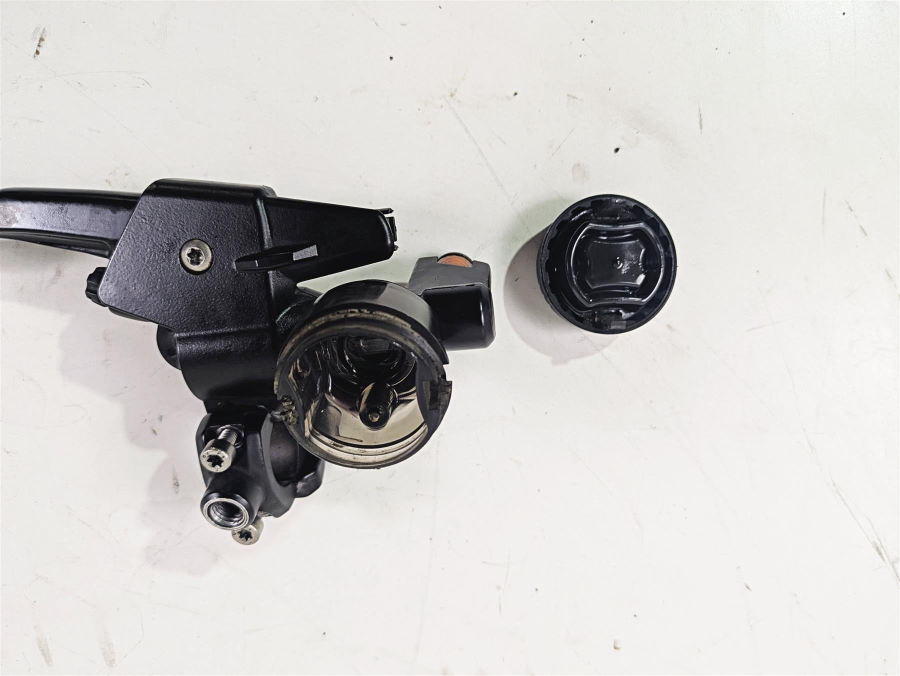 2010 BMW R1200GS K25 Clutch Master Cylinder & Lever 32727728848 {{ shop.shopifyCountryName }} - Mototech271