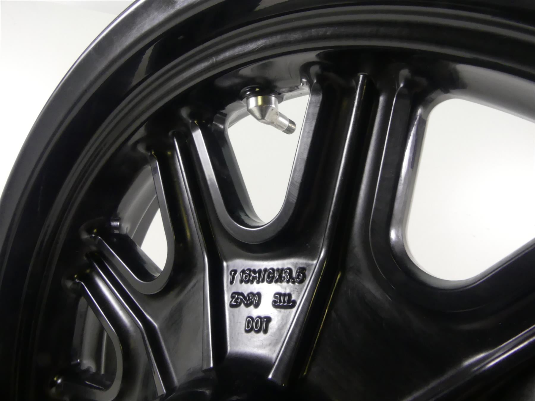 2016 Indian Chief Dark Horse Straight Front Wheel Rim 16x3.5 - Read 1522505 {{ shop.shopifyCountryName }} - Mototech271