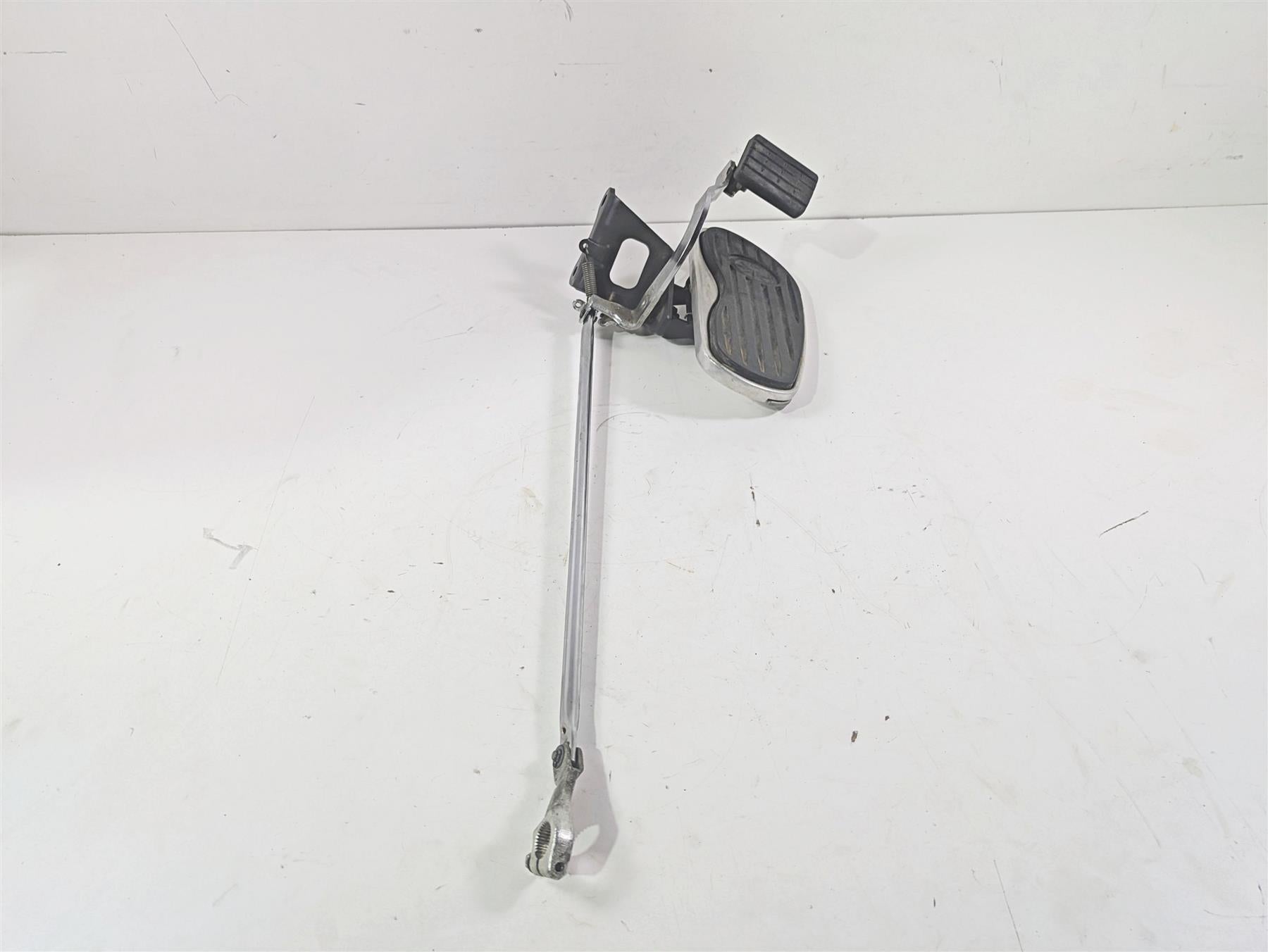 2006 Yamaha XVS650 V-Star Classic Right Floorboard & Brake Pedal 5BN-27420-00-00 {{ shop.shopifyCountryName }} - Mototech271