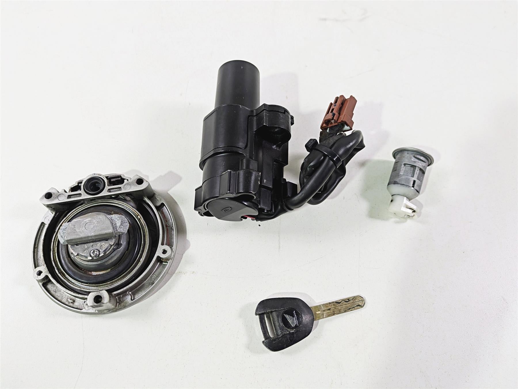 2016 Honda CBR650 F Ignition Switch Key Lock Set 35010-MJE-A02 35010-MJE-A04 {{ shop.shopifyCountryName }} - Mototech271
