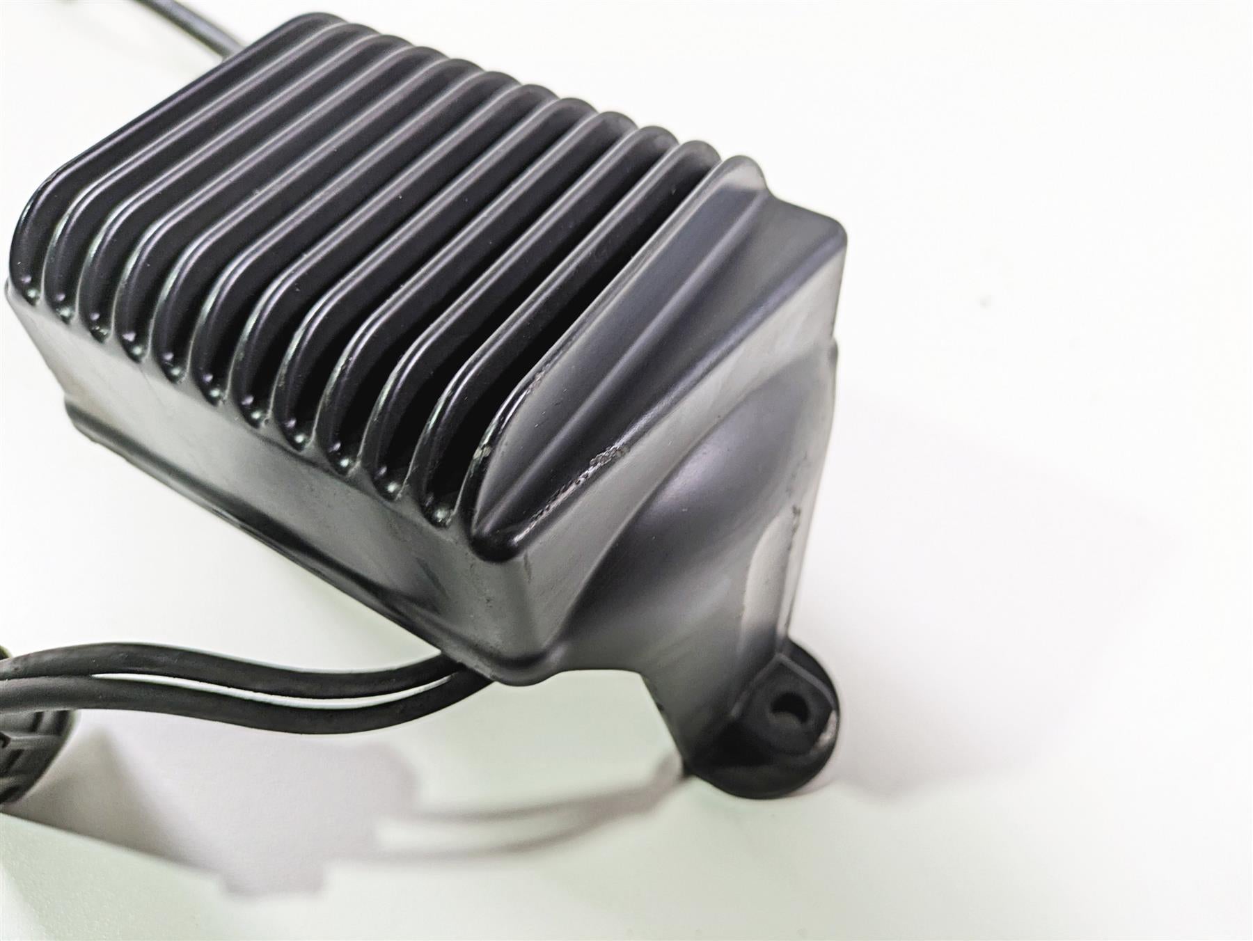 2005 Harley Touring FLHRI Road King Rectifier Voltage Regulator 74505-04 {{ shop.shopifyCountryName }} - Mototech271