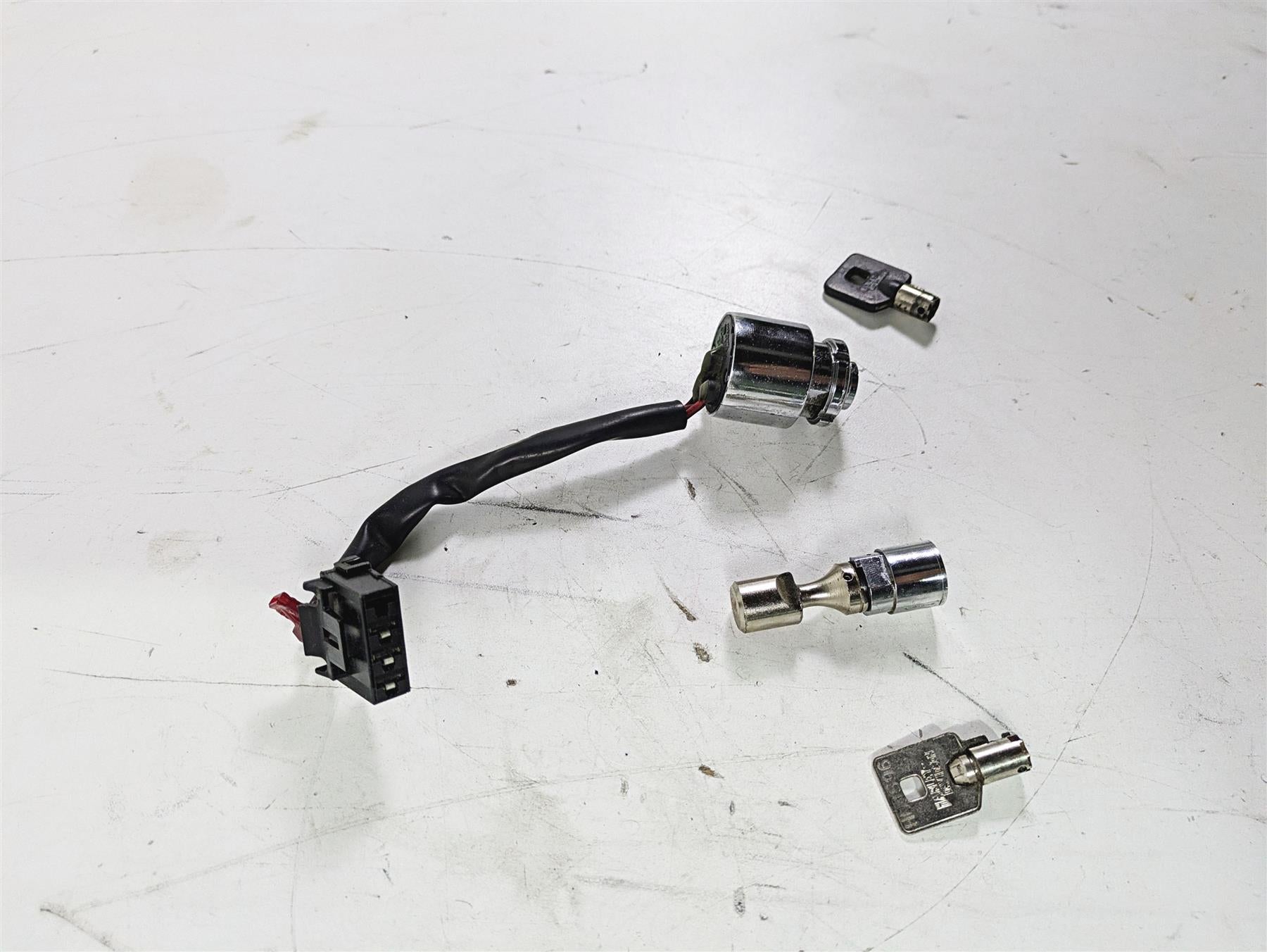 2002 Harley Dyna FXDL Low Rider Ignition Switch Key Lock Set - Read 71705-97 {{ shop.shopifyCountryName }} - Mototech271