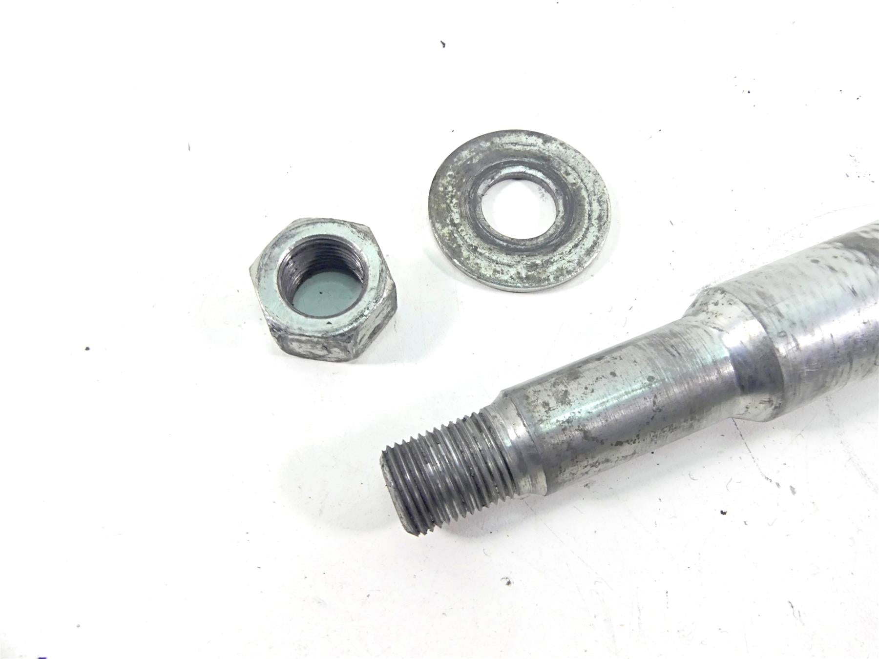 2005 Harley VRSCSE CVO V-Rod Front 1" Axle Wheel Spindle & Caps 41540-04 {{ shop.shopifyCountryName }} - Mototech271