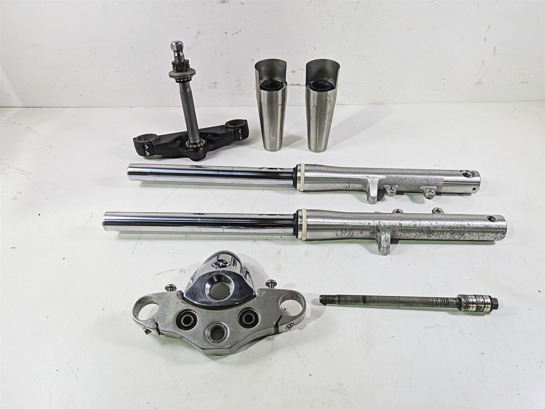 2008 Yamaha XVS1300 V-Star Tourer Front Forks & Triple Tree Set 3D8-23102-00-00 {{ shop.shopifyCountryName }} - Mototech271