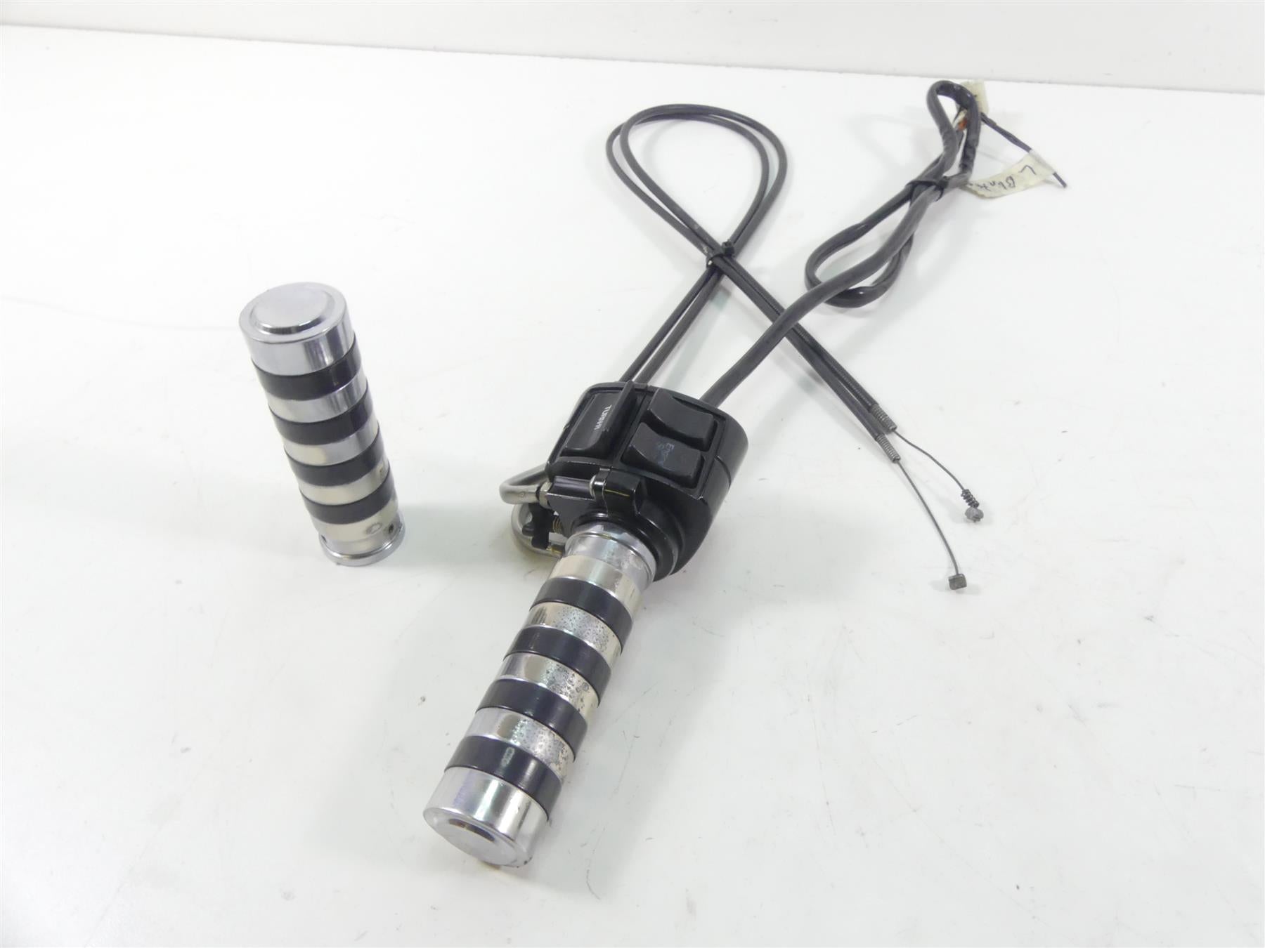 1993 Harley Dyna FXDL Low Rider Right Control Switch Throttle -Read 70218-87 {{ shop.shopifyCountryName }} - Mototech271