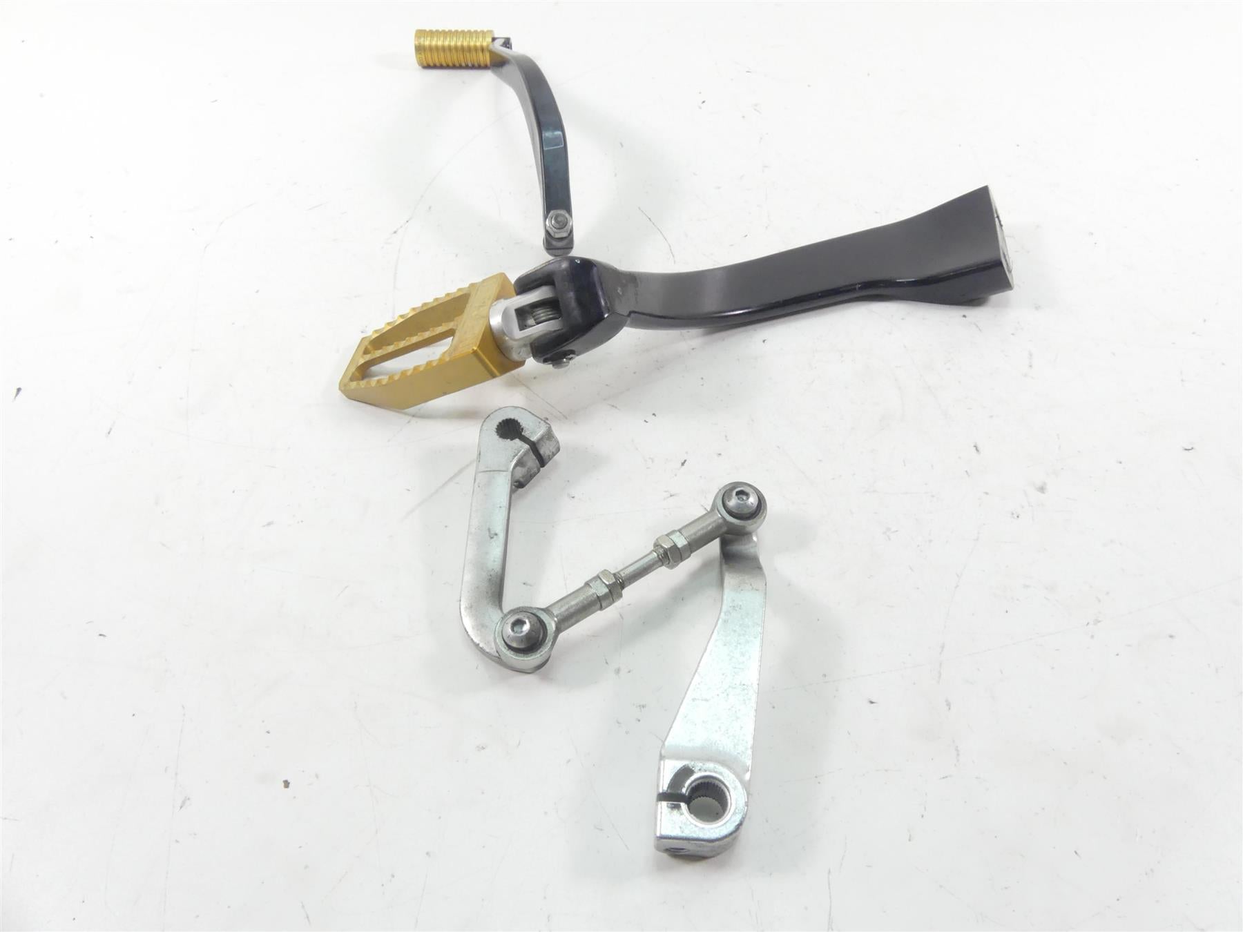 2021 Harley Softail FXBBS Street Bob Left Mid Footpeg Foot Peg Shifter 50500603 {{ shop.shopifyCountryName }} - Mototech271