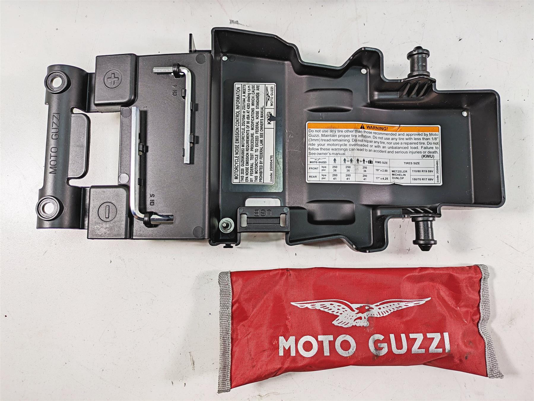 2020 Moto Guzzi V85 TT Adventure Rear Inner Fender & Storage Box Set 2B005442 {{ shop.shopifyCountryName }} - Mototech271