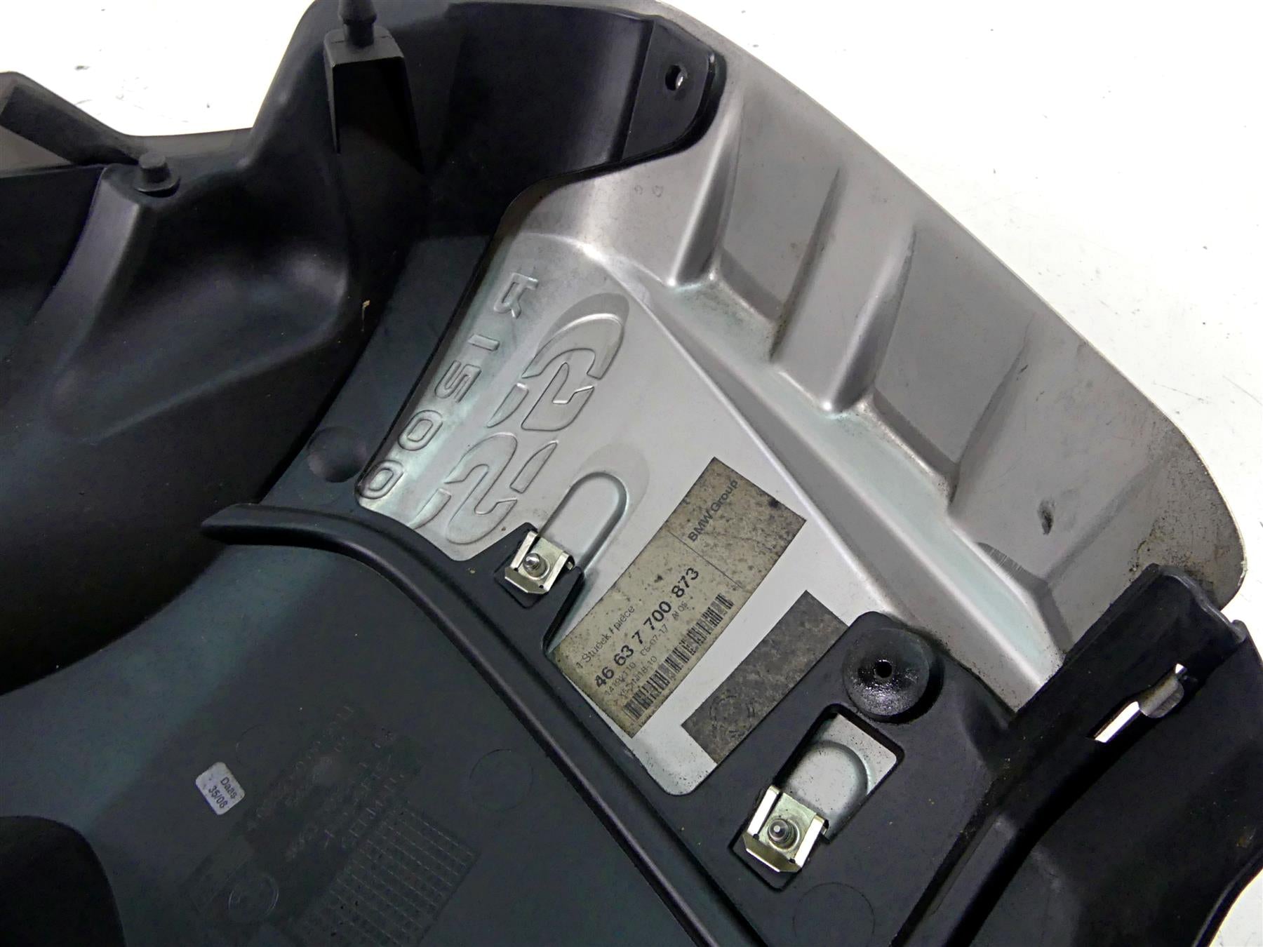2009 BMW R1200 GS K25 Tank Left Side Cover Fairing 46637693431 46637700873 {{ shop.shopifyCountryName }} - Mototech271