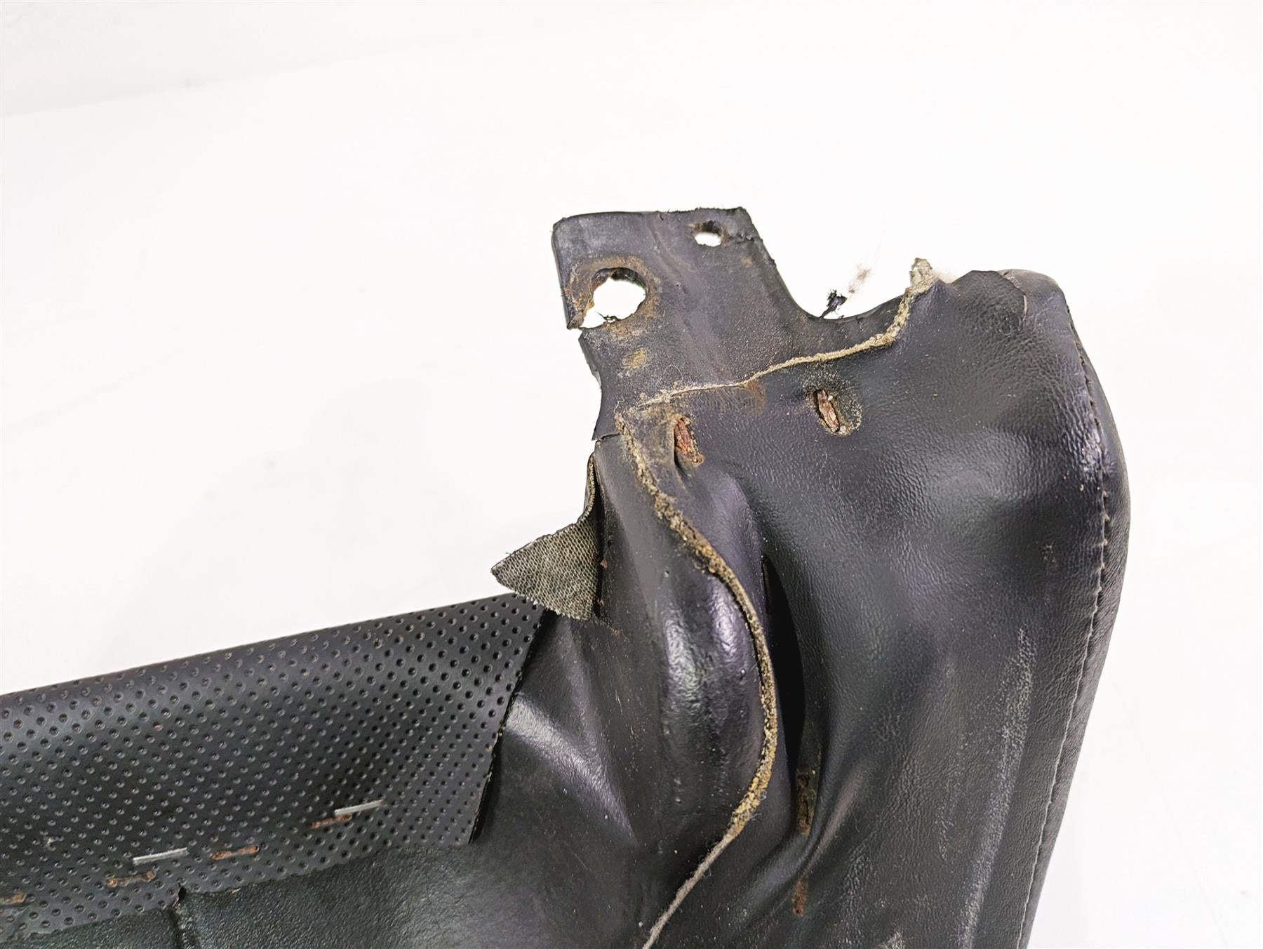 2013 Harley VRSCF Muscle Rod Rear Passenger Seat Saddle - Read 52438-09 {{ shop.shopifyCountryName }} - Mototech271