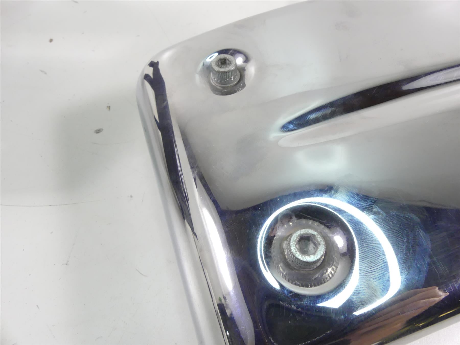 2005 Harley FXDWGI Dyna Wide Glide Electrical Stay Tray & Chrome Cover 66333-04 {{ shop.shopifyCountryName }} - Mototech271