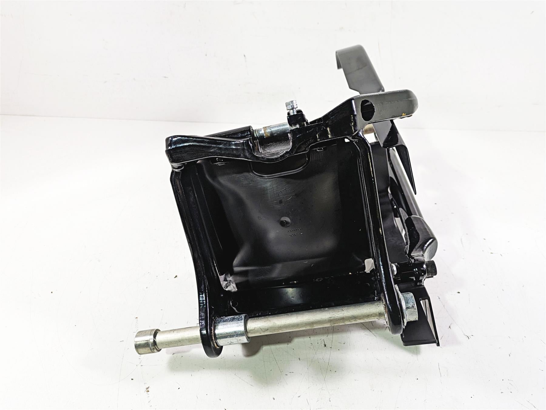 2019 Harley FLHCS Softail Heritage Rear Swingarm + Guards & Axle 47400099BHP {{ shop.shopifyCountryName }} - Mototech271