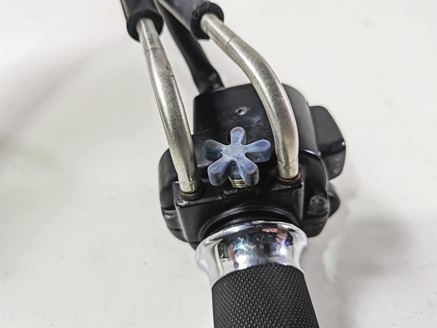 2003 Harley FLSTC Softail Heritage 100th Right Hand Control Switch 71684-06A {{ shop.shopifyCountryName }} - Mototech271