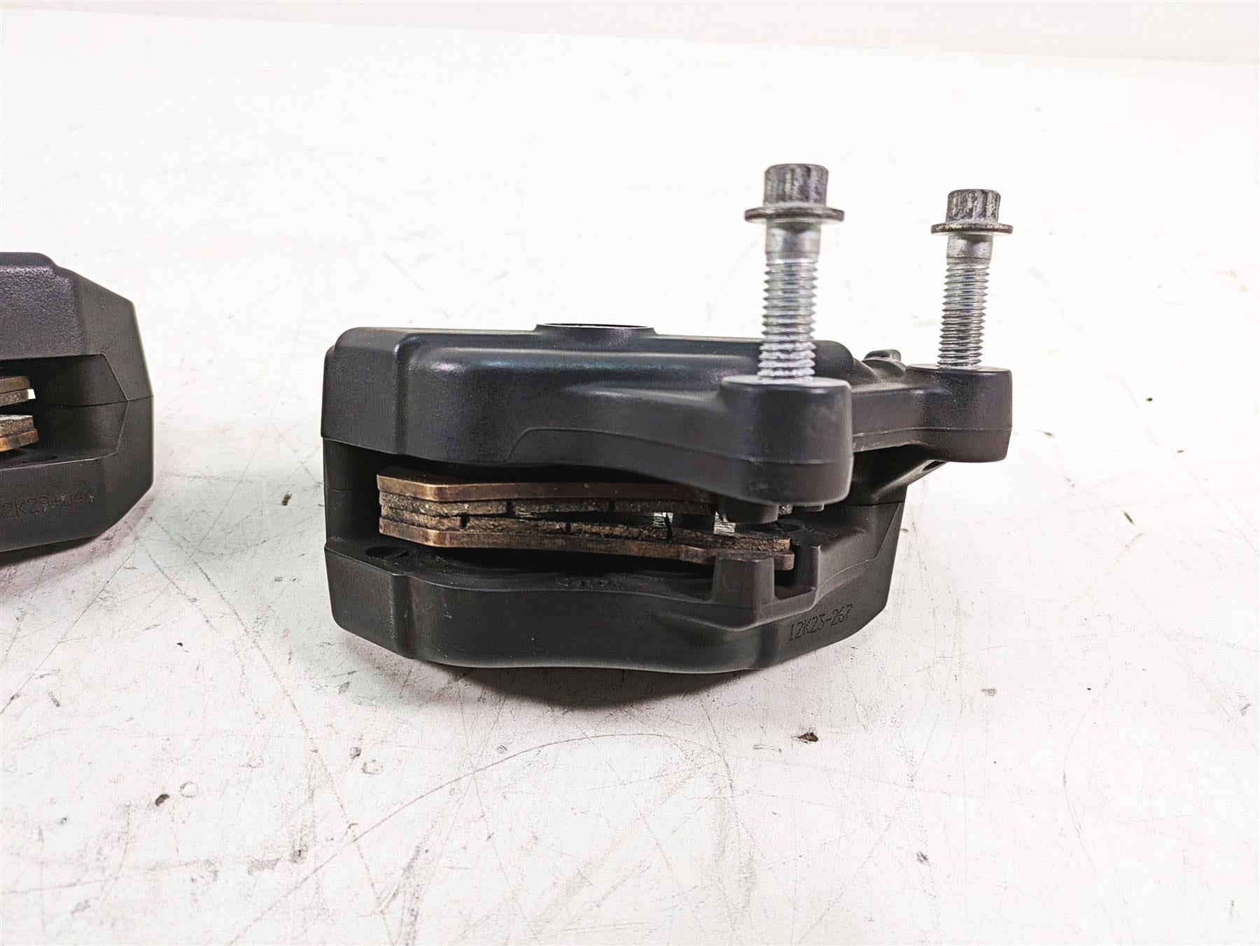 2013 Harley Touring FLHX Street Glide Front Brake Caliper Set 43027-08 44023-08 {{ shop.shopifyCountryName }} - Mototech271
