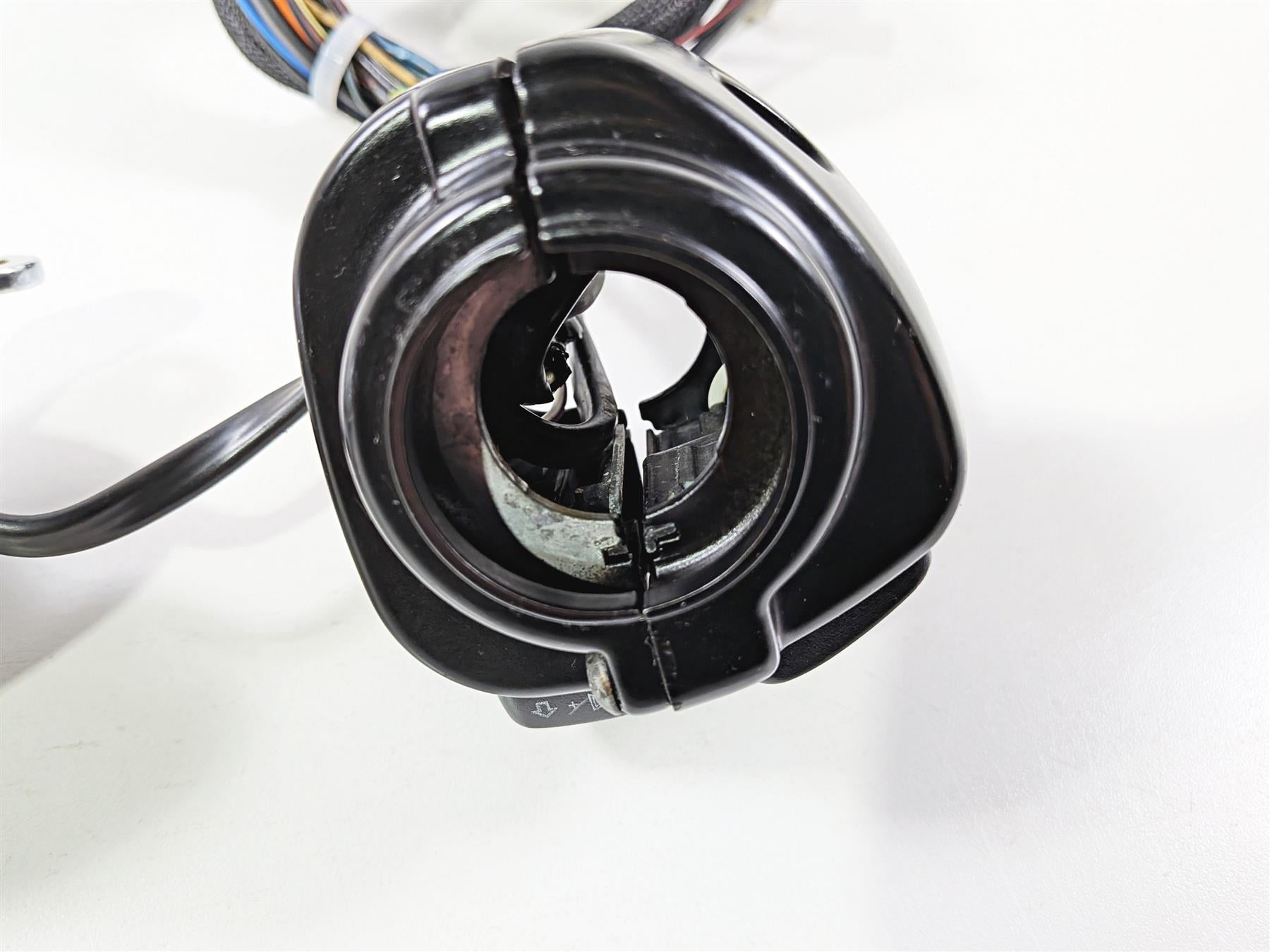 2011 Harley FXDF Dyna Fat Bob Left Hand Control Switch & Turn Signal 71682-06A {{ shop.shopifyCountryName }} - Mototech271