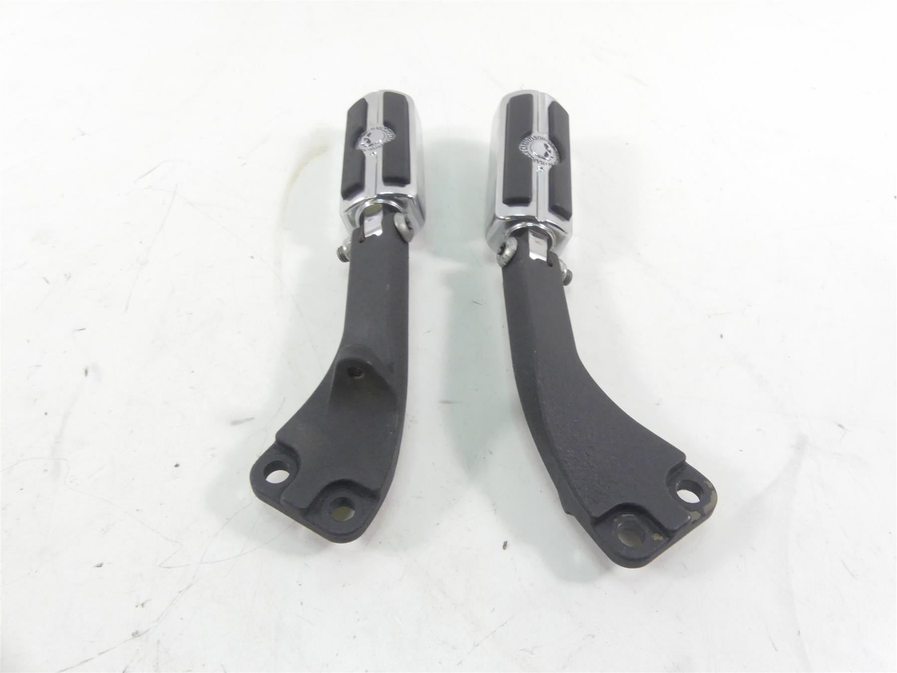 2015 Harley FXDL Dyna Low Rider Passenger Footpeg Foot Peg Set 49224-06 49230-06 {{ shop.shopifyCountryName }} - Mototech271