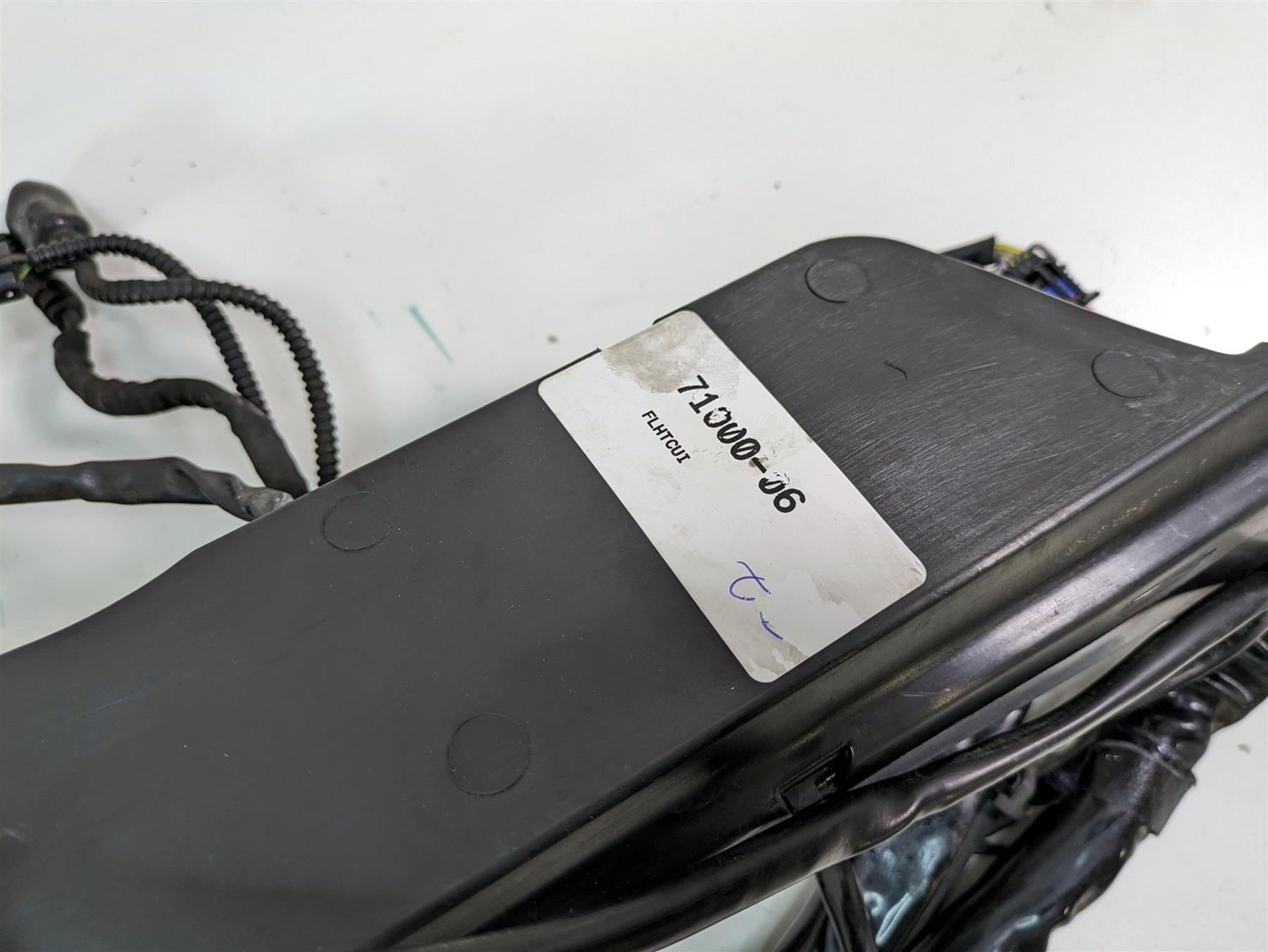 2006 Harley Touring FLHTCUI Electra Glide Main Wiring Harness Loom 71000-06 {{ shop.shopifyCountryName }} - Mototech271