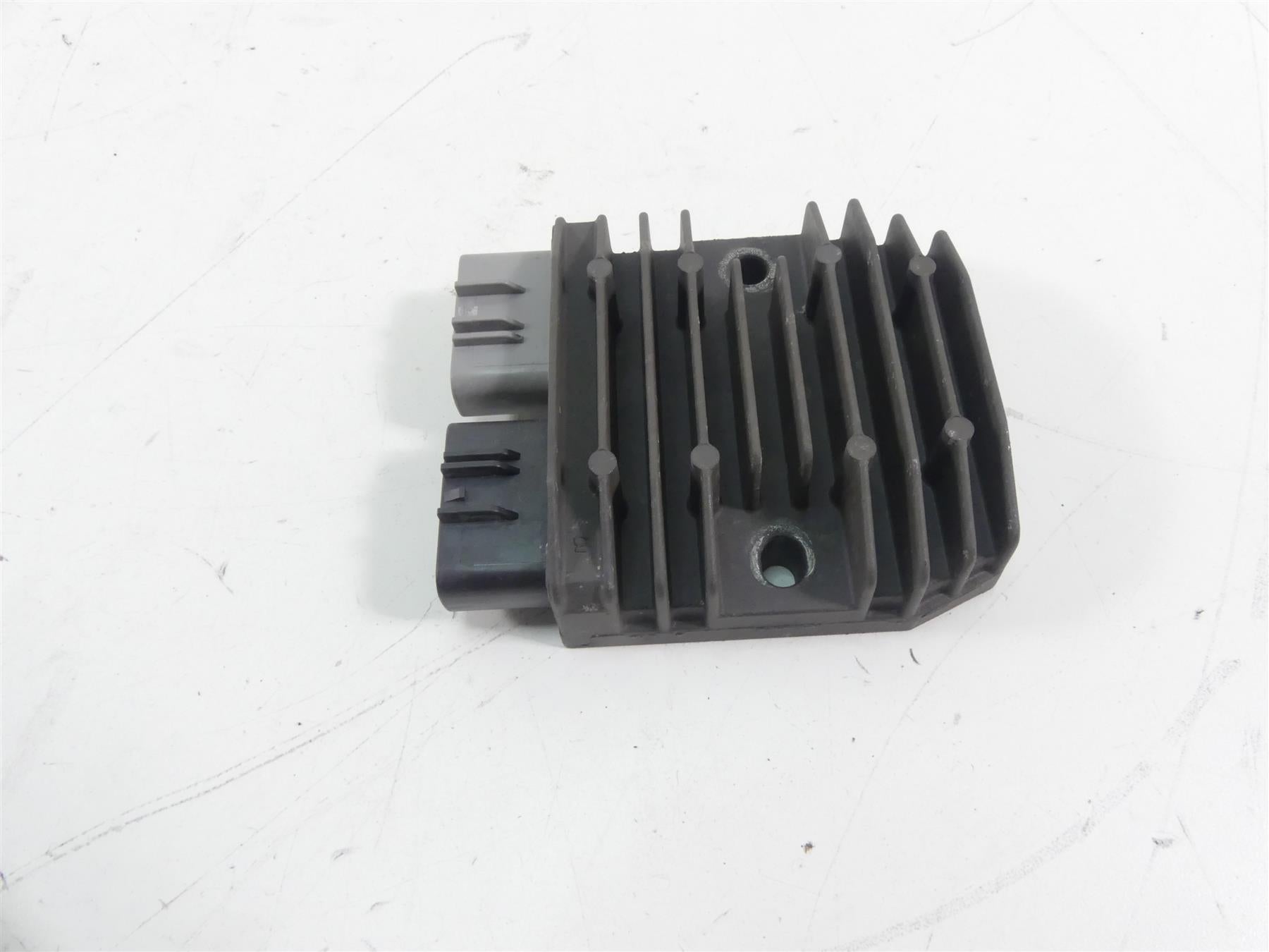 2007 Yamaha FZ1 Fazer Rectifier Voltage Regulator FH012AA 1D7-81960-01-00 {{ shop.shopifyCountryName }} - Mototech271