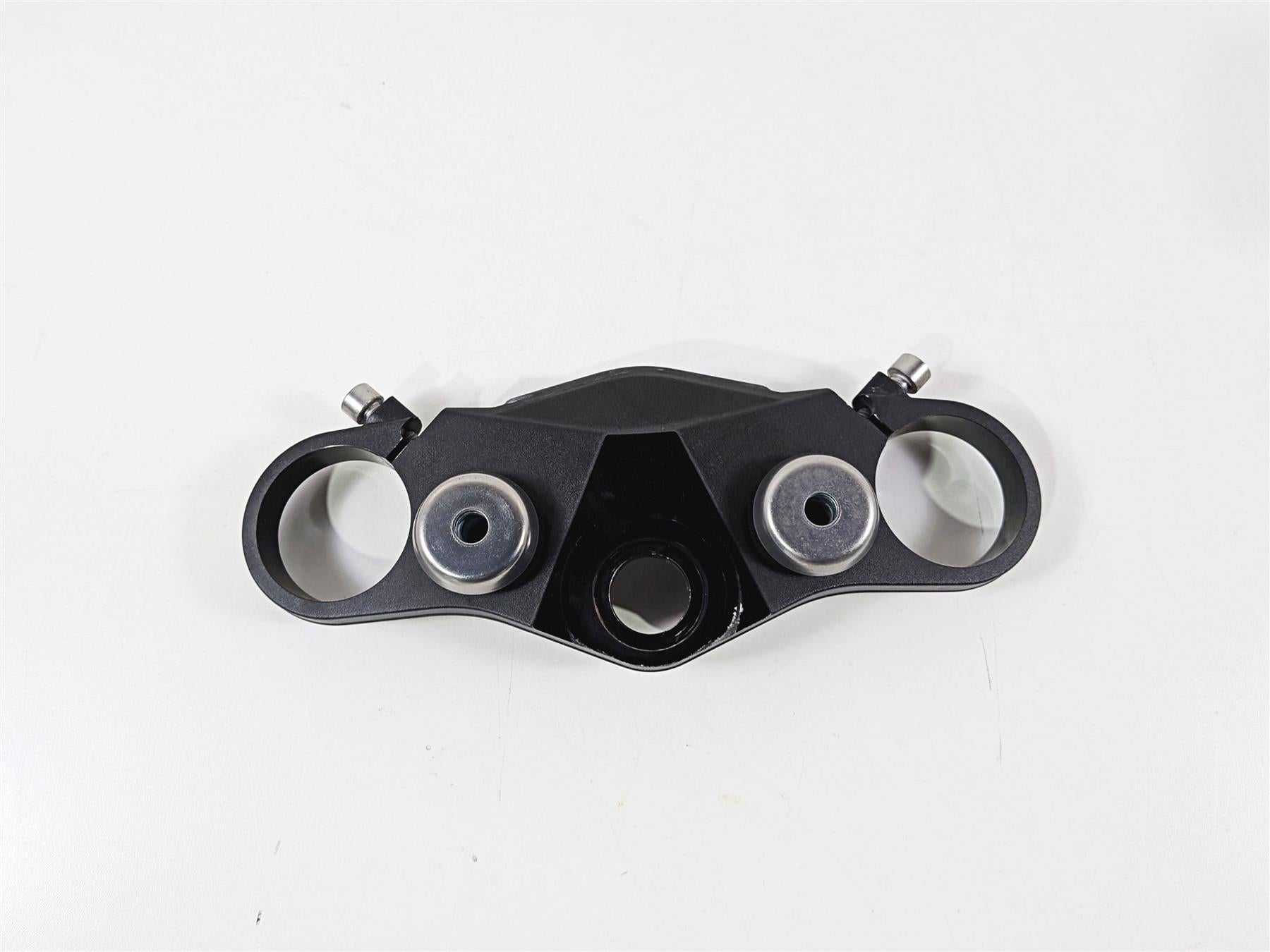 2019 Triumph Speed Triple RS 1050 Upper Triple Tree Steering Clamp T2042324 {{ shop.shopifyCountryName }} - Mototech271