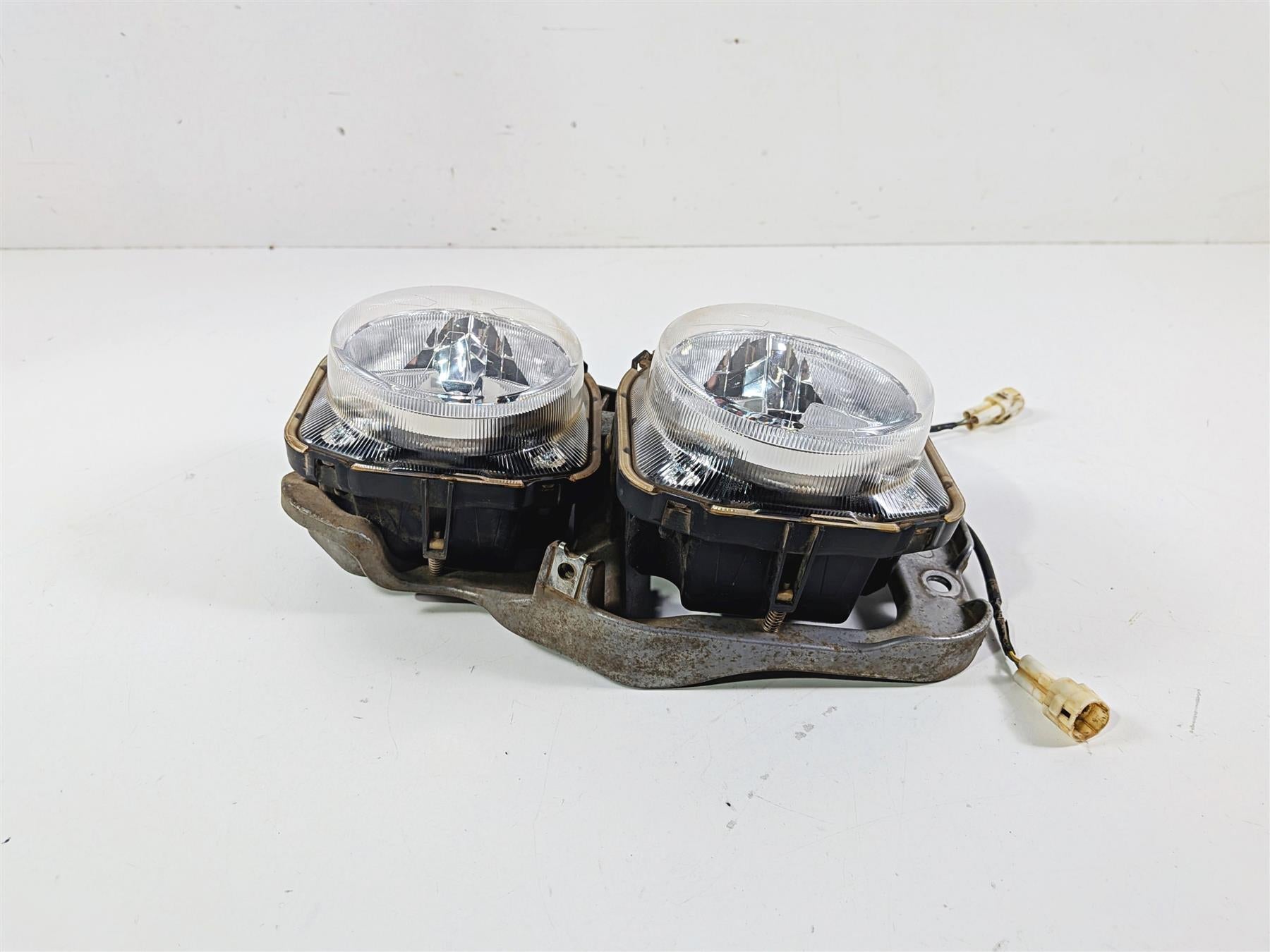 2017 Yamaha YXZ1000R EPS SS Right Headlight Head Lamp - Read 2UD-84300-00-00 {{ shop.shopifyCountryName }} - Mototech271