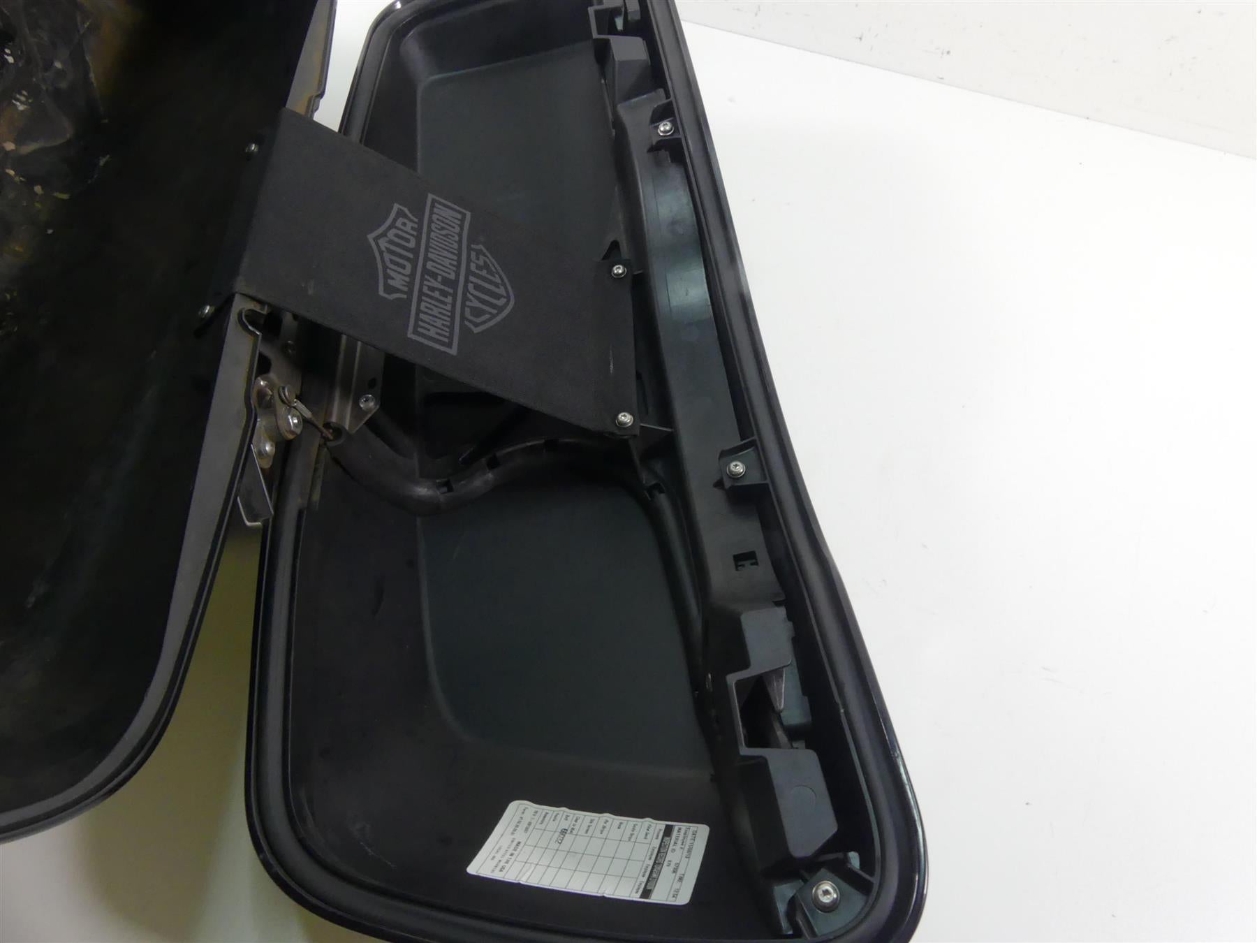 2016 Harley Touring FLHTP Electra Glide Left Saddlebag Vivid Black 90200414 {{ shop.shopifyCountryName }} - Mototech271