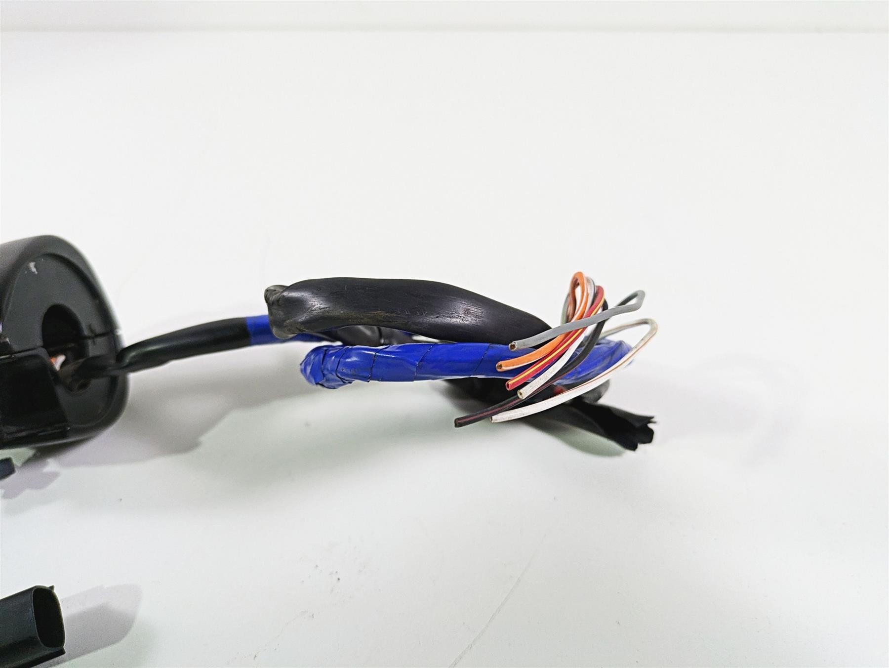 2009 Harley FLSTSB Cross Bones Right Hand Control Switch - Read 71684-06A {{ shop.shopifyCountryName }} - Mototech271
