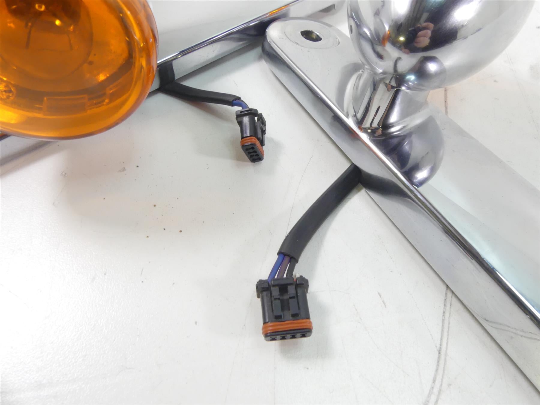 2014 Harley Touring FLHX Street Glide Front Blinker & Mount 68000037 68000036 {{ shop.shopifyCountryName }} - Mototech271