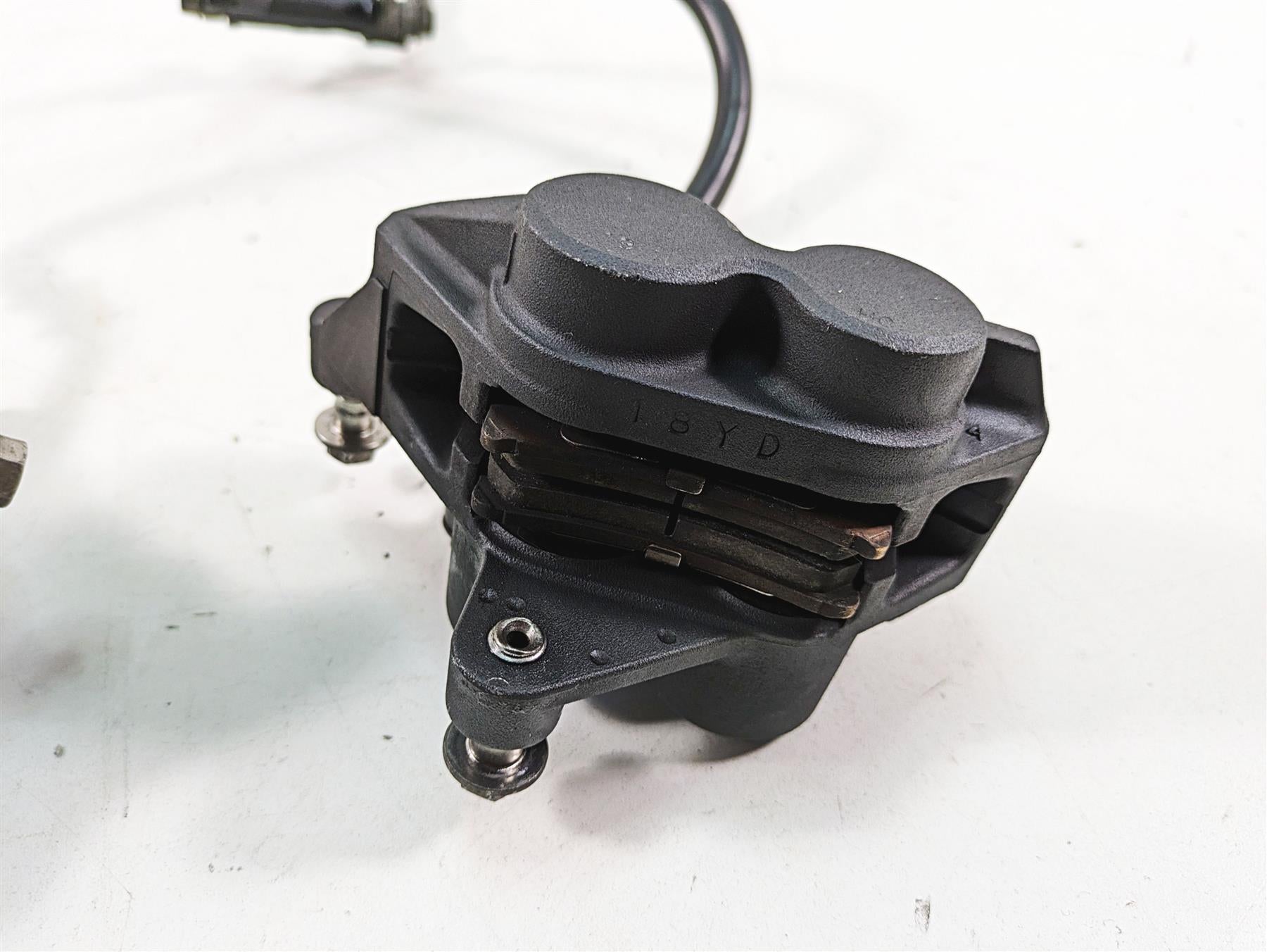 2002 Yamaha FZ1 FZS1000 Fazer Front Brake Caliper + Line Set 5DM-2580T-00-00 {{ shop.shopifyCountryName }} - Mototech271