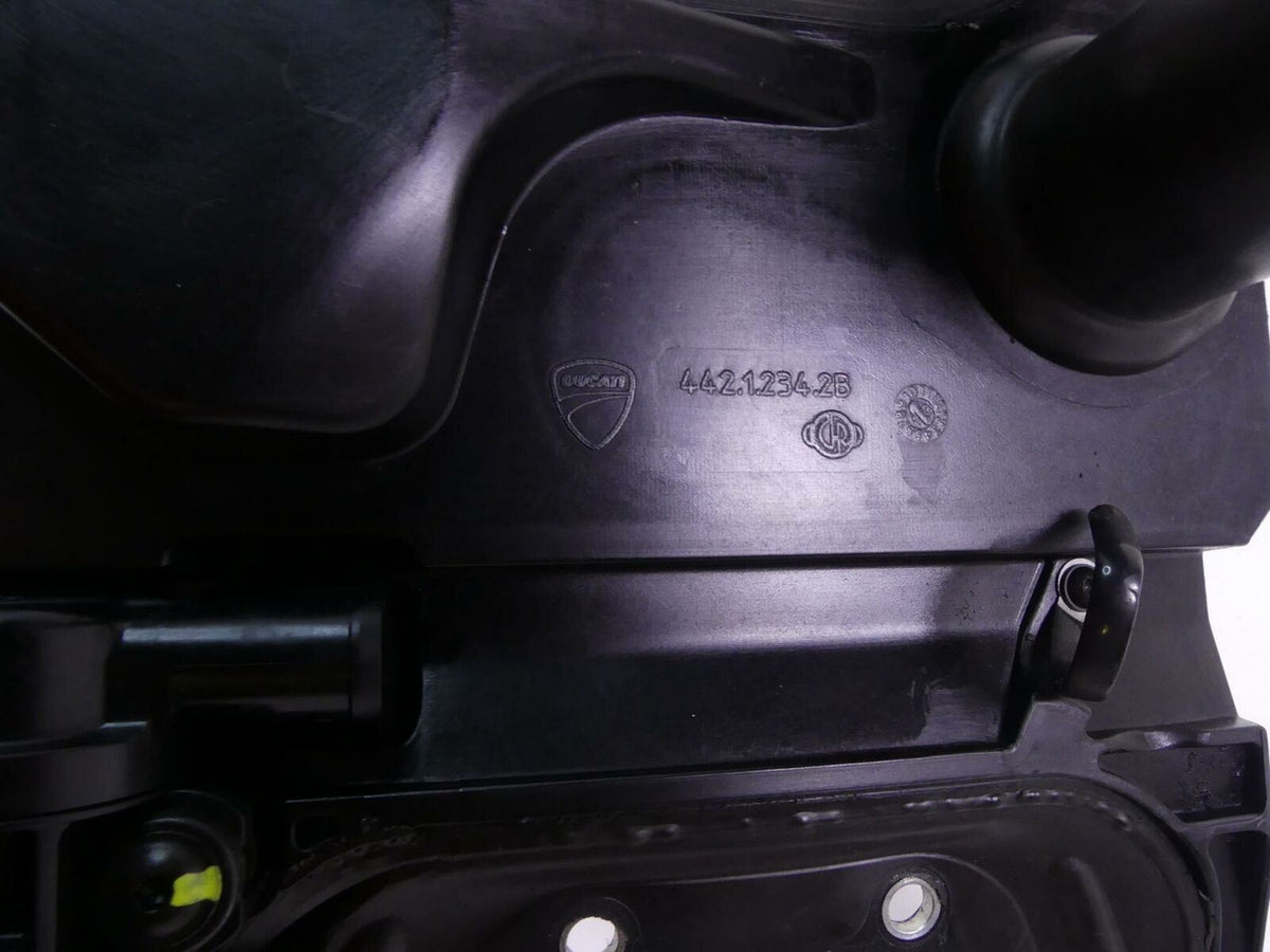 2014 Ducati 899 Panigale Throttle Body Set With Air Box Cover 28240921A {{ shop.shopifyCountryName }} - Mototech271