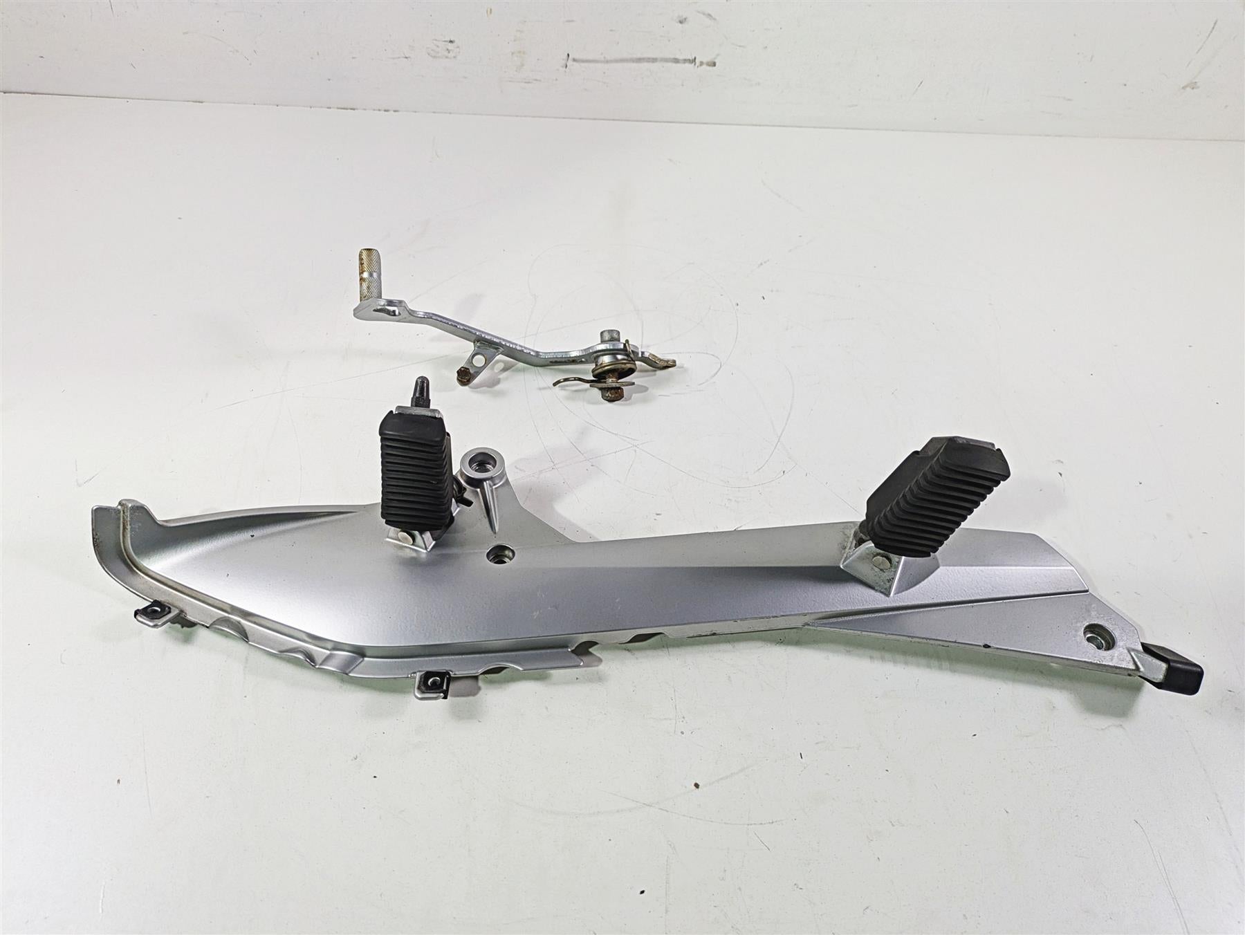 2009 BMW R1200RT K26 Right Footpegs + Bracket & Brake Lever Pedal 46717675290 {{ shop.shopifyCountryName }} - Mototech271