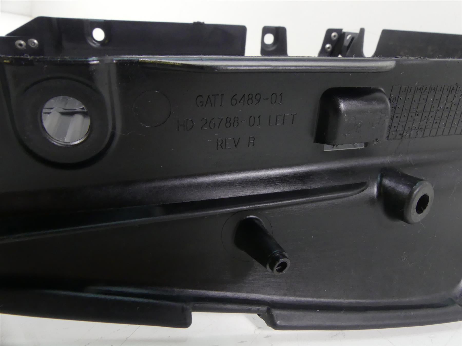 2006 Harley VRSCD Night V Rod Radiator Cooler Center Cover Fairing 26788-01A {{ shop.shopifyCountryName }} - Mototech271