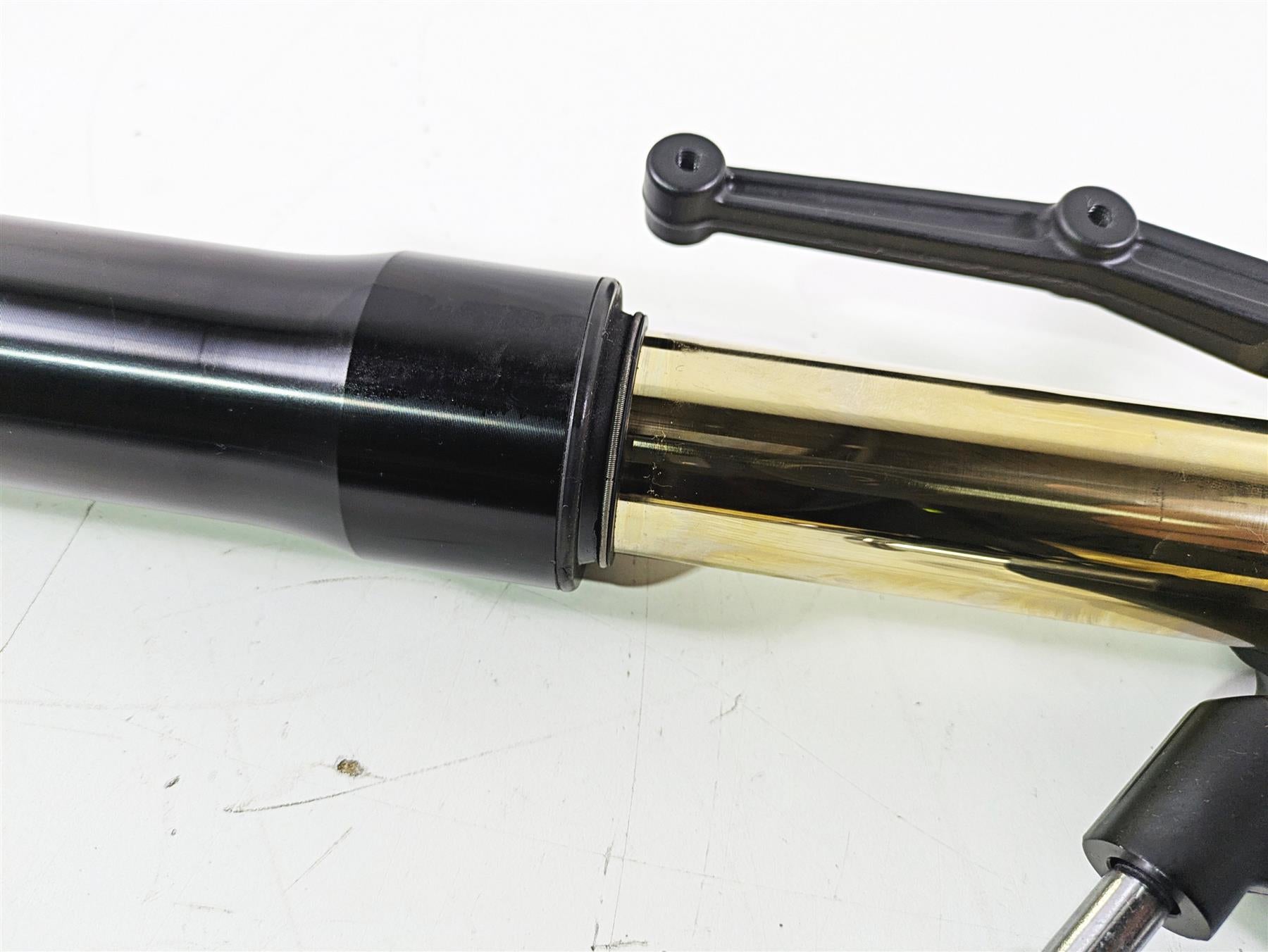 2019 Triumph Speed Triple RS 1050 Black Ohlins Front Fork Leg T2044034 T2044036 {{ shop.shopifyCountryName }} - Mototech271