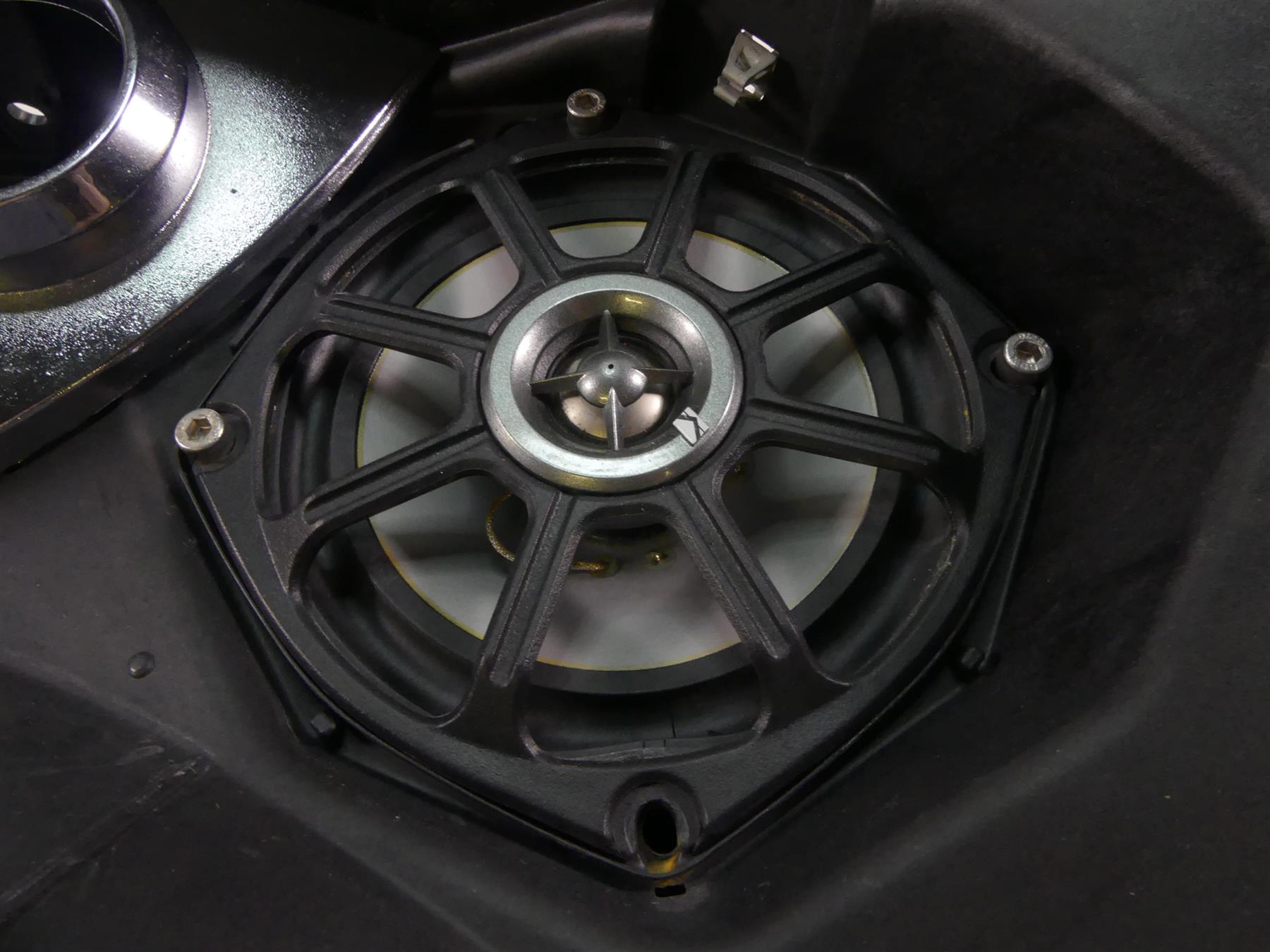 2011 Victory Vision Tour Inner Front Gauge Cover Fairing + Speaker Set 5436294 {{ shop.shopifyCountryName }} - Mototech271