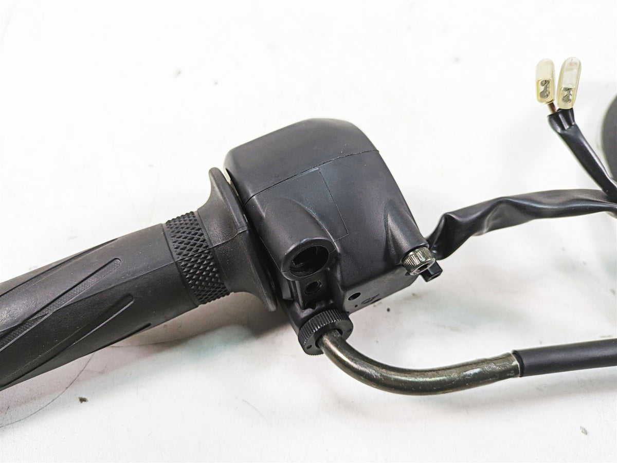 2002 Yamaha FZ1 FZS1000 Fazer Right Hand Control Switch - Read 5LV-83975-01-00 {{ shop.shopifyCountryName }} - Mototech271