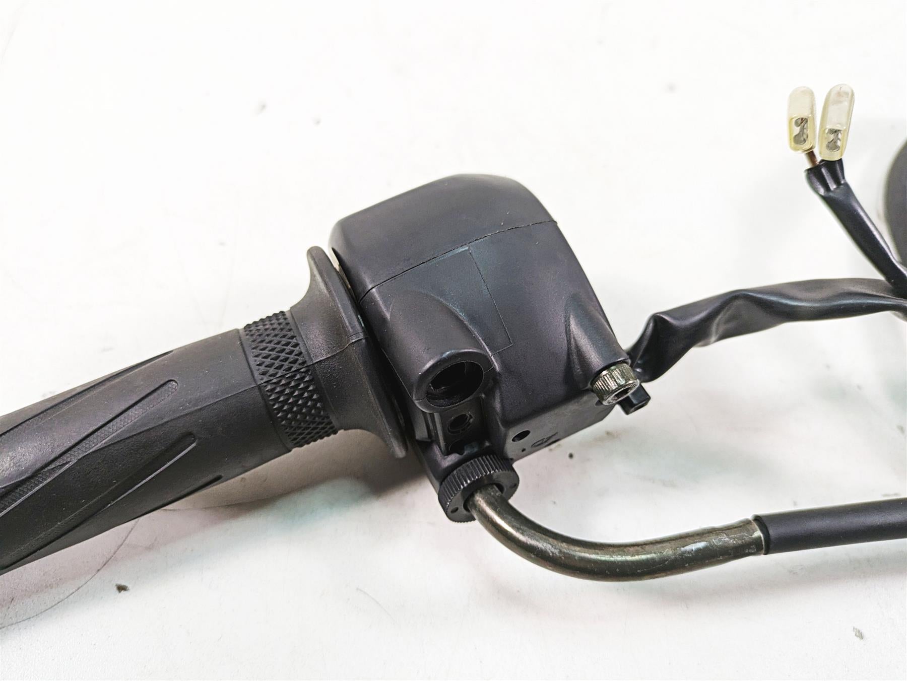 2002 Yamaha FZ1 FZS1000 Fazer Right Hand Control Switch - Read 5LV-83975-01-00 {{ shop.shopifyCountryName }} - Mototech271