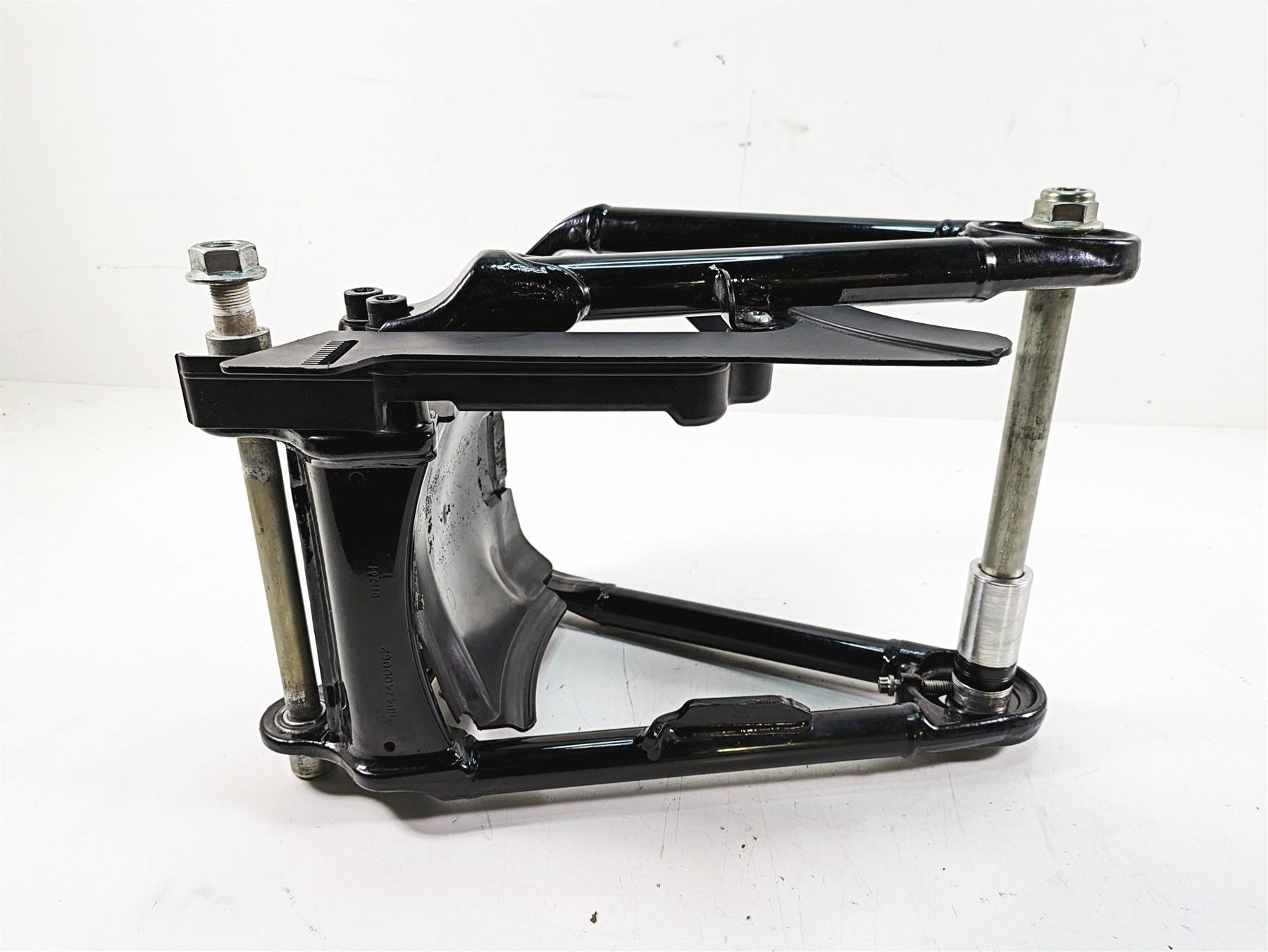 2020 Harley Softail FXBB Street Bob Swingarm + Axle & Guards - Read 47400099BHP {{ shop.shopifyCountryName }} - Mototech271