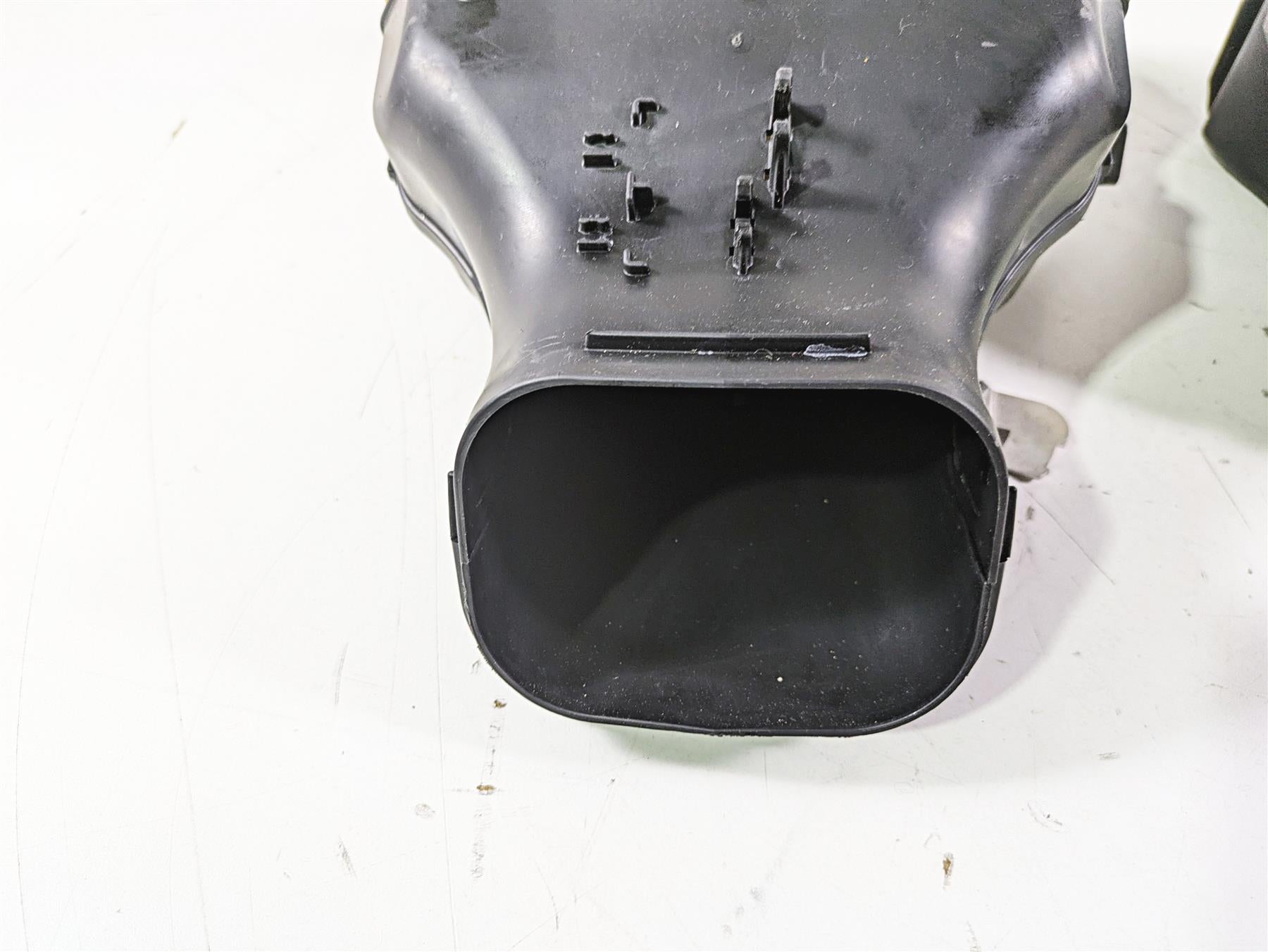 2021 Aprilia RS660 Air Filter Cleaner Breather Box U 2B006527 L 2B006529 {{ shop.shopifyCountryName }} - Mototech271