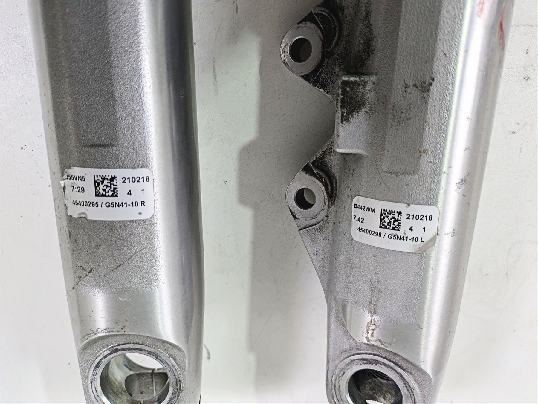 2020 Harley Softail FXST Standard Showa Front Fork Lowers 45400295 45400296 {{ shop.shopifyCountryName }} - Mototech271