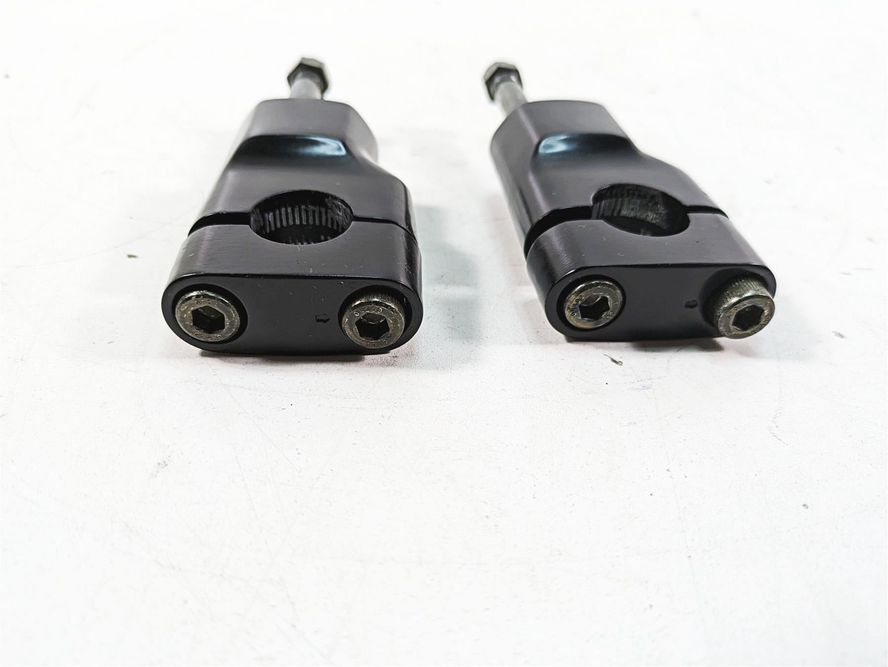 2002 Yamaha FZ1 FZS1000 Fazer Handlebar Riser Holder Set 5LV-23442-01-00 {{ shop.shopifyCountryName }} - Mototech271