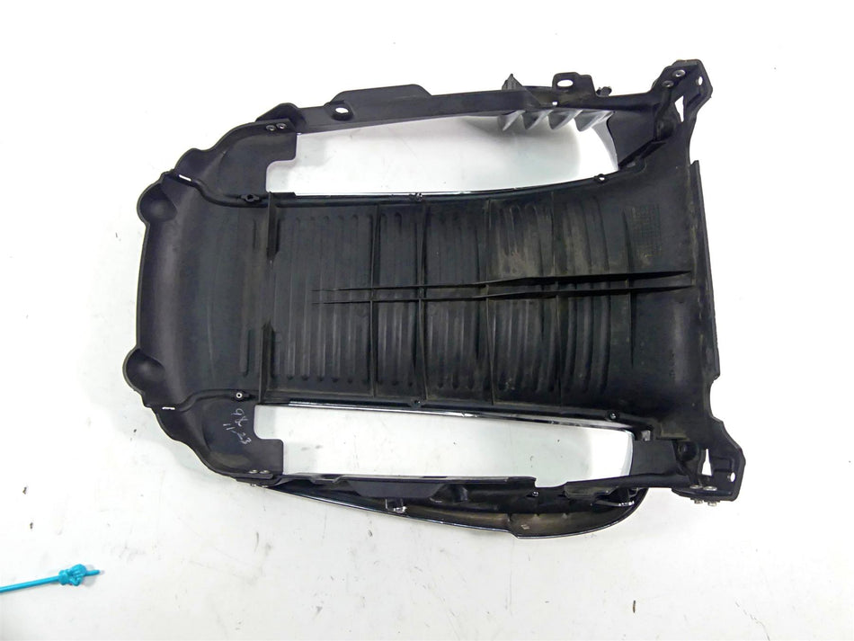 2005 Harley VRSCSE CVO V-Rod Radiator Center Cover Fairing Cowl 26788-01 {{ shop.shopifyCountryName }} - Mototech271