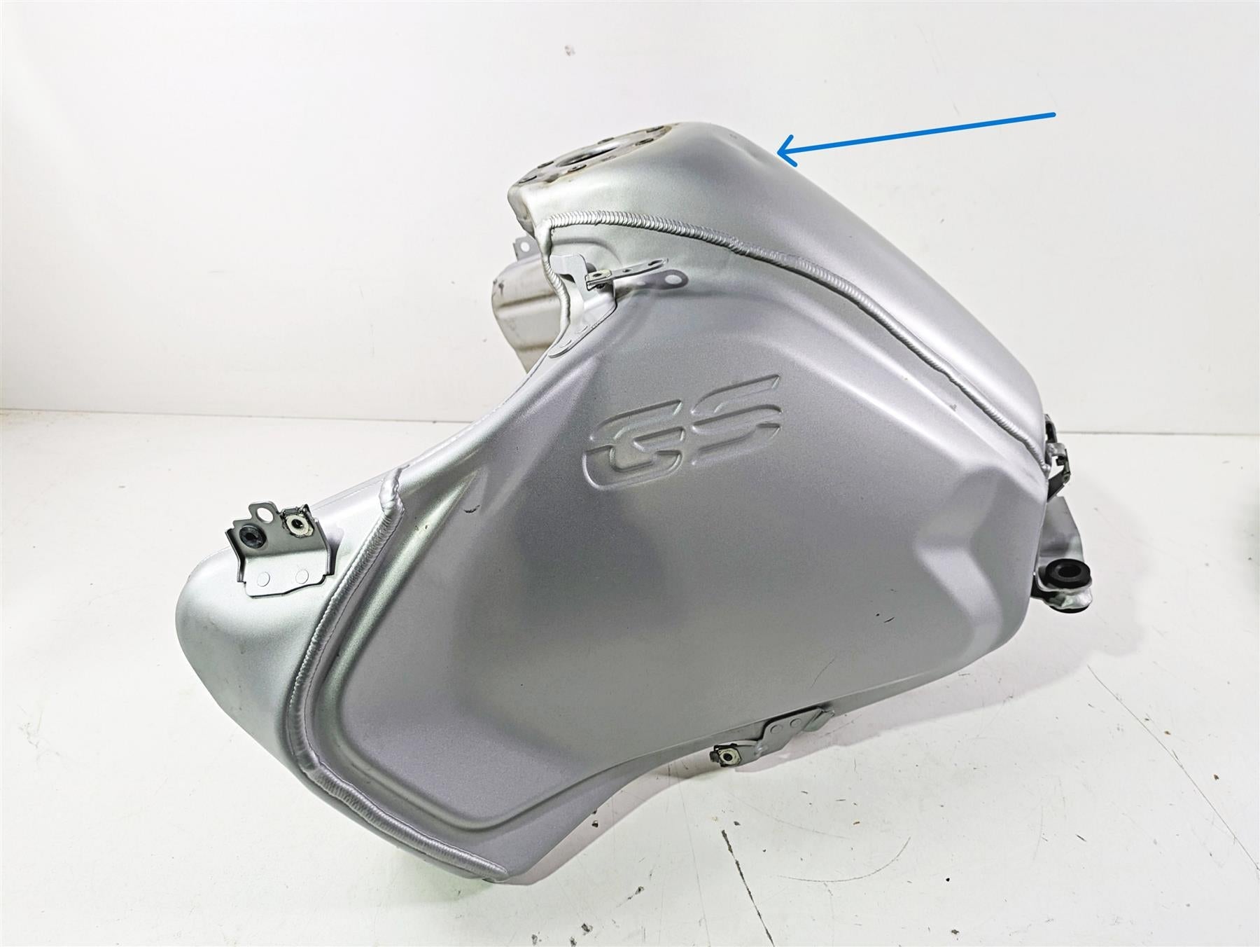 2015 BMW R1200GS Adv K51 Fuel Gas Petrol Tank 16118536188 {{ shop.shopifyCountryName }} - Mototech271