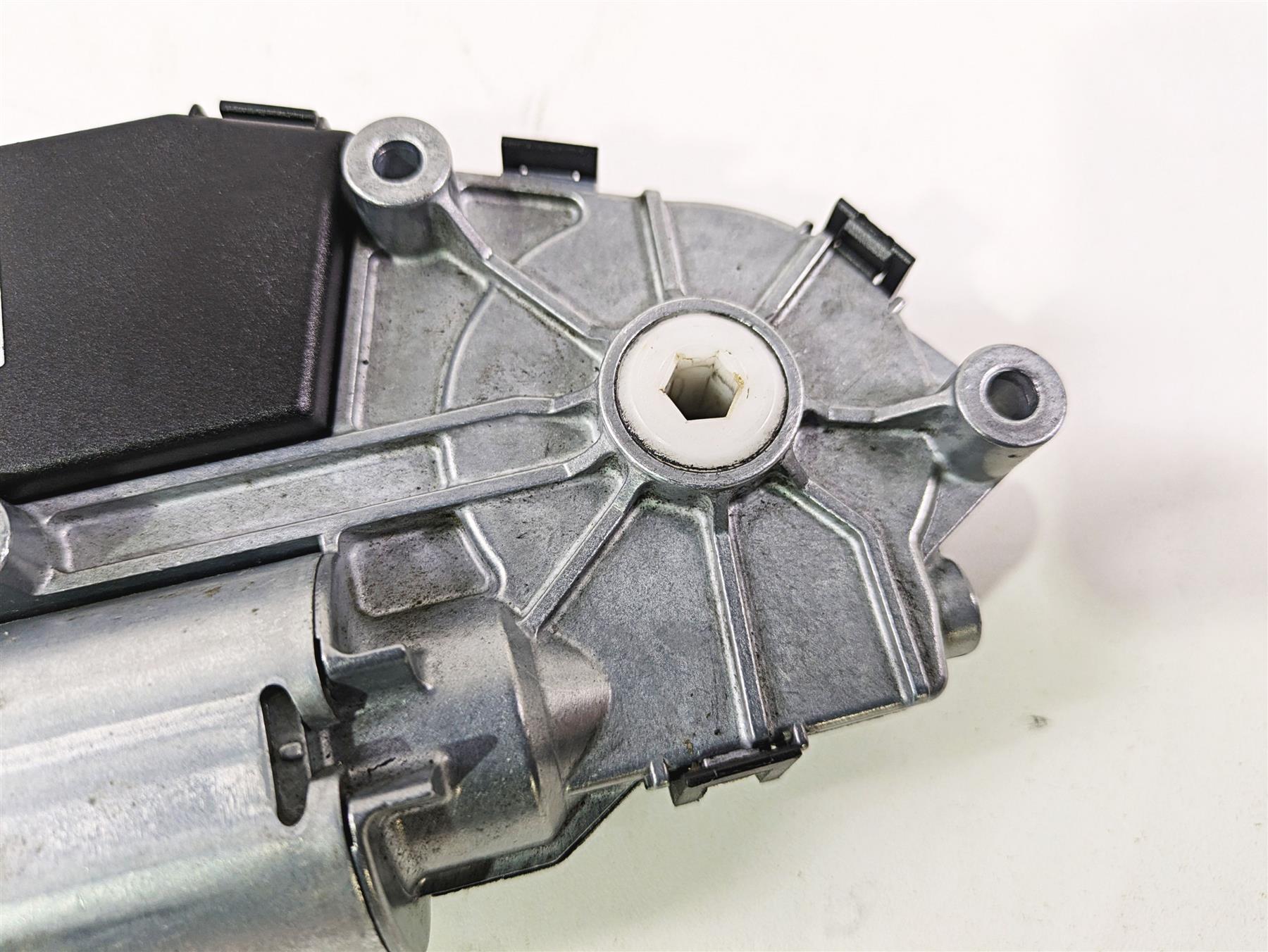 2010 BMW R1200RT K26 Webasto Windshield Screen Adjuster - Read 46637681433 {{ shop.shopifyCountryName }} - Mototech271