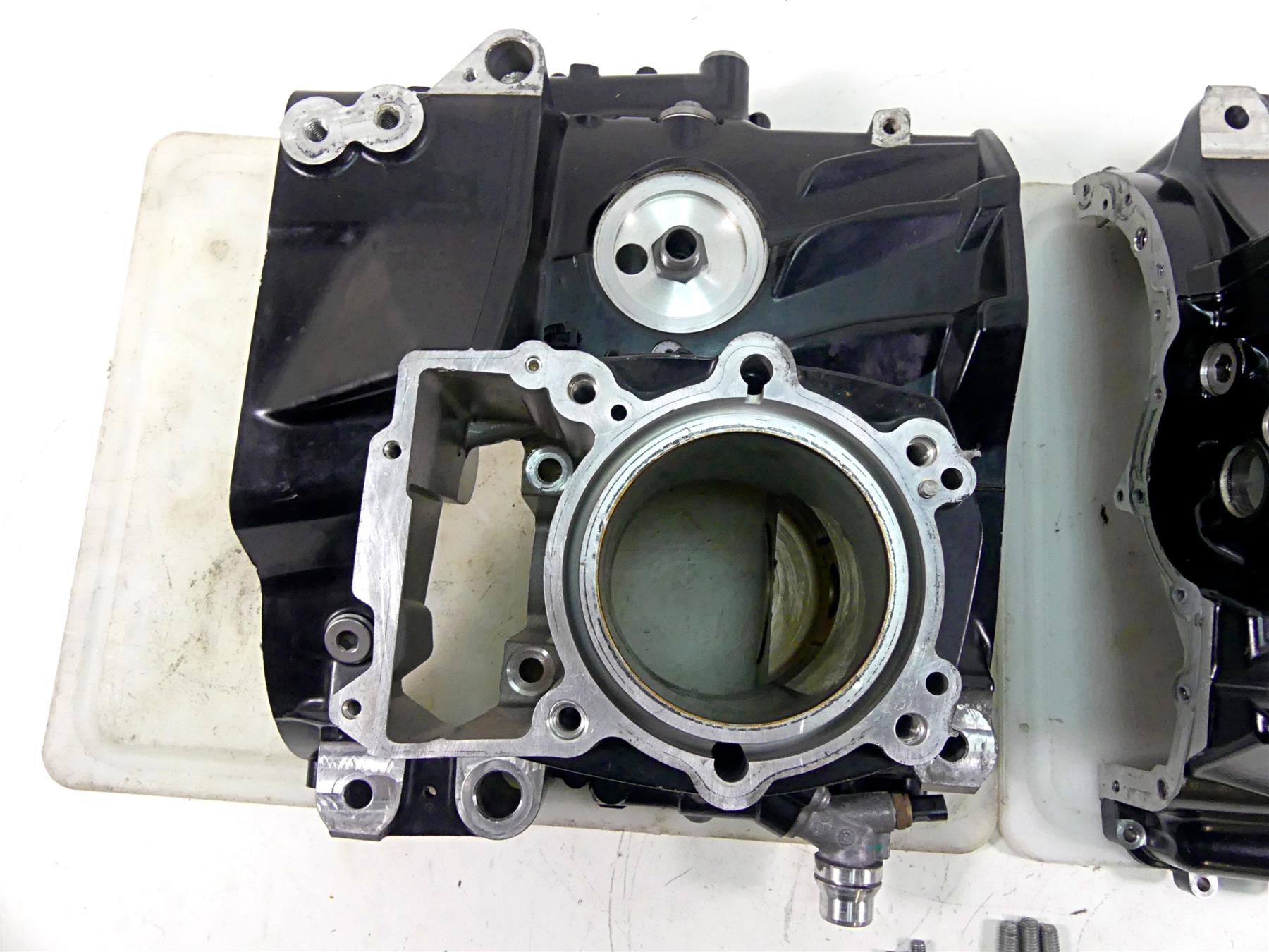 2015 BMW R1200GS GSW K50 Engine Housing Crankcase Crank Case Set 11008555027 {{ shop.shopifyCountryName }} - Mototech271