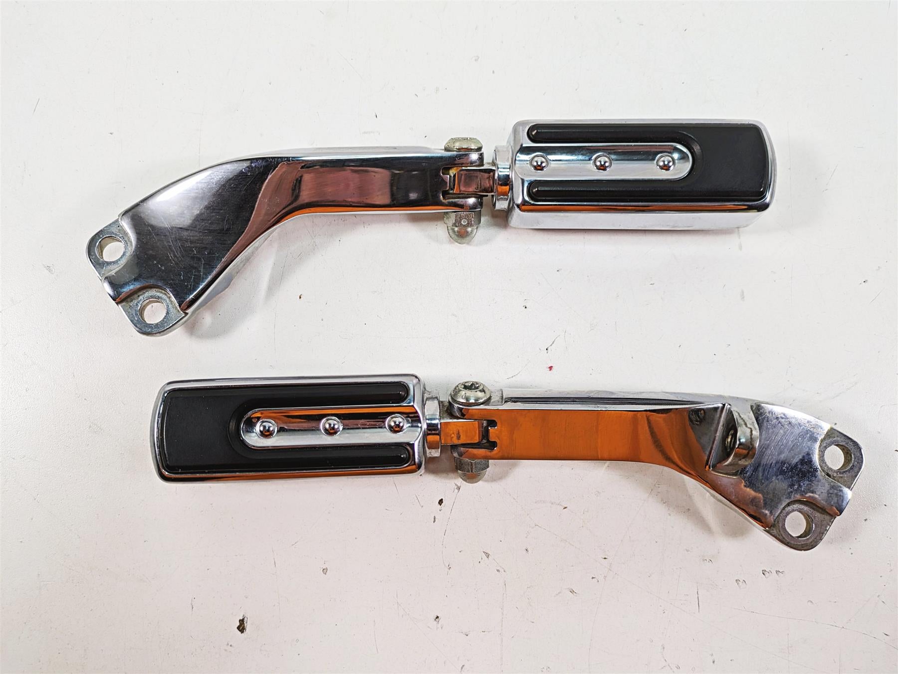 2009 Harley Dyna FXDFSE CVO Fat Bob Rear Passenger Footpeg Set 49250-06 49251-06