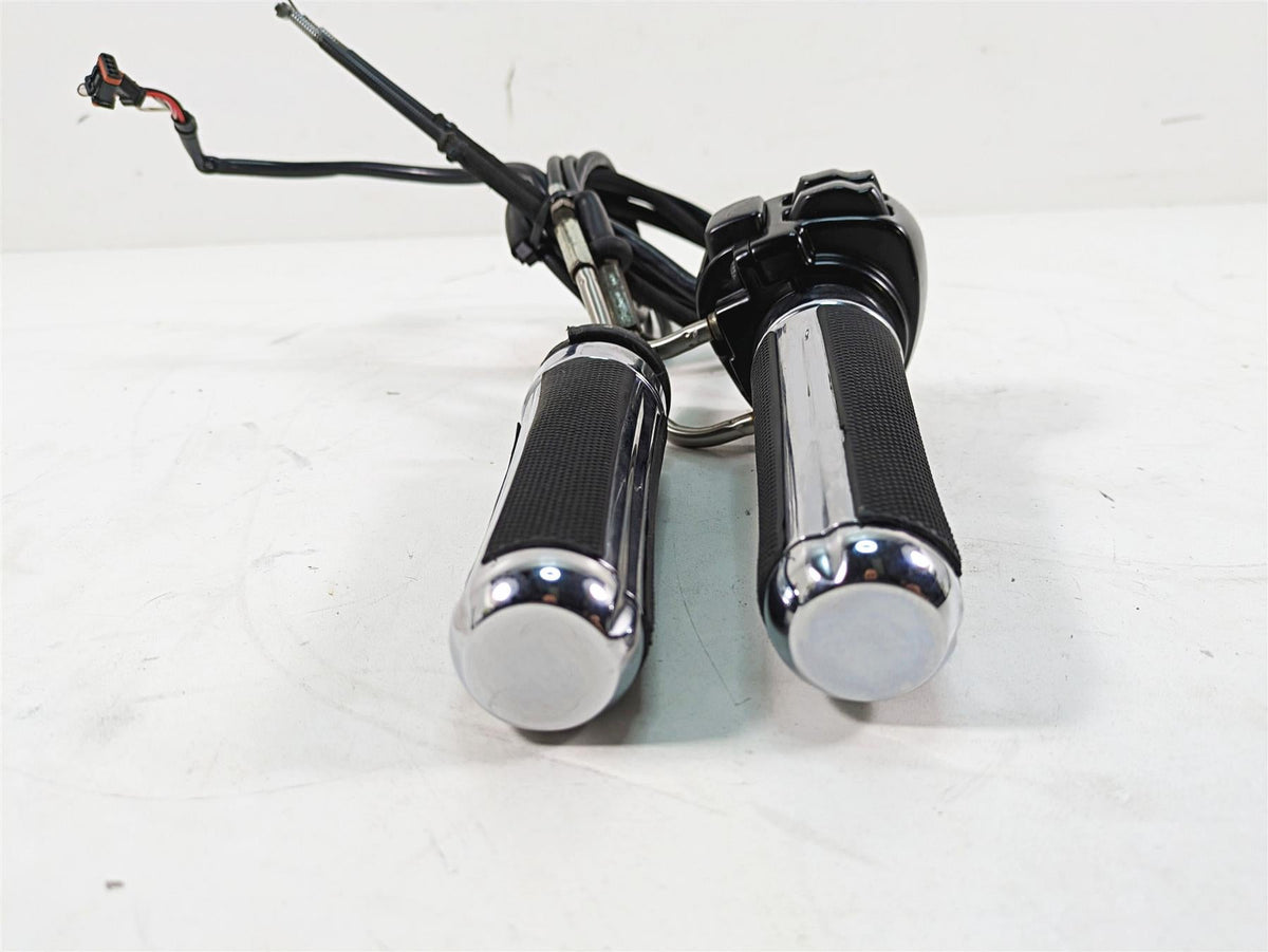 2012 Harley FLD Dyna Switchback Right Control Switch Throttle Grip Set 72948-12 {{ shop.shopifyCountryName }} - Mototech271