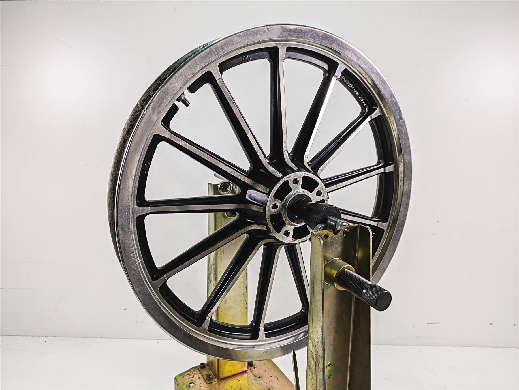 1999 Harley Dyna FXDL Low Rider 19x2.15 13 Spoke Cast Front Wheel