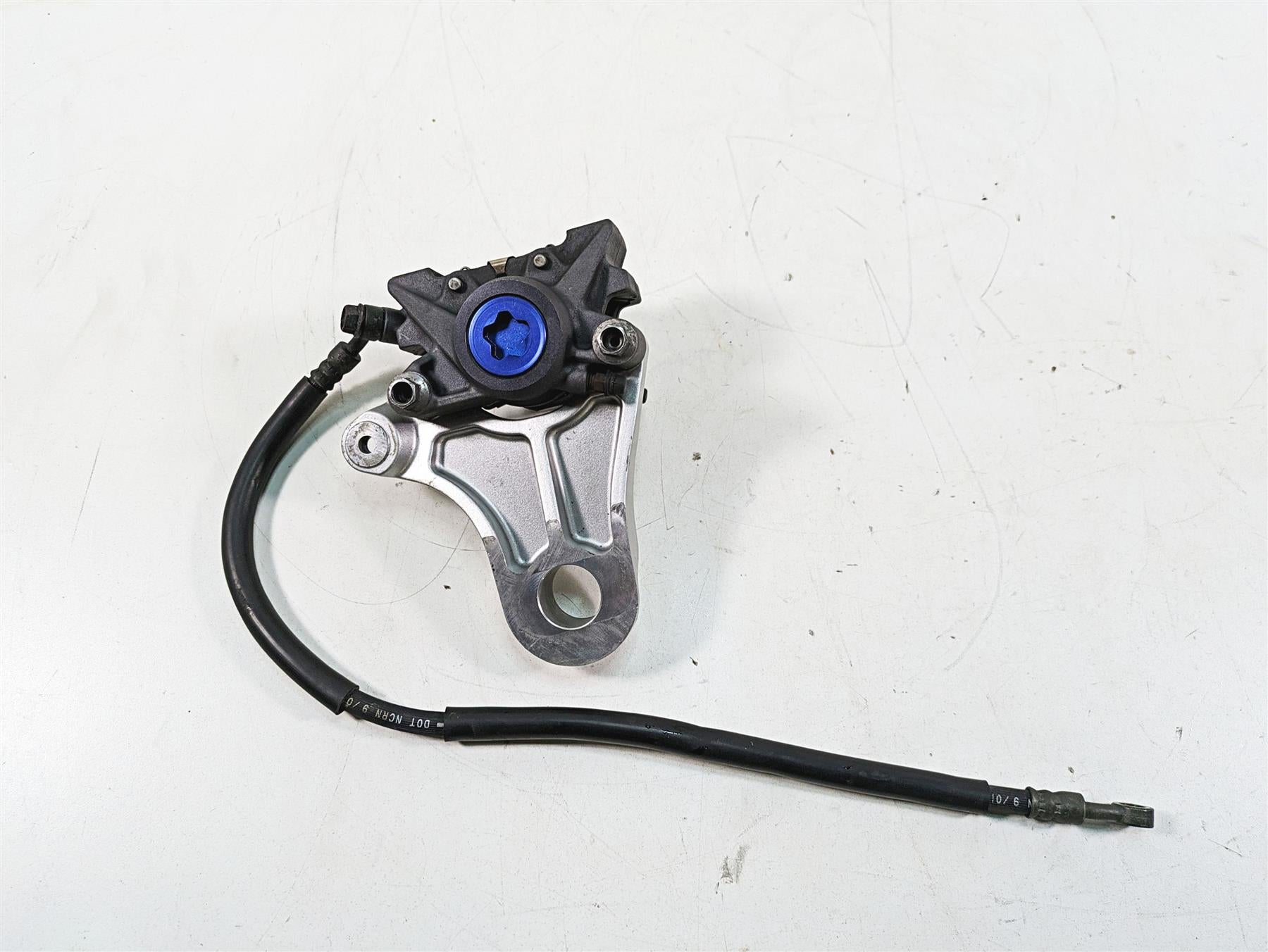 2002 Yamaha FZ1 FZS1000 Fazer Rear Brake Caliper + Line 5LV-2580W-00-00 {{ shop.shopifyCountryName }} - Mototech271