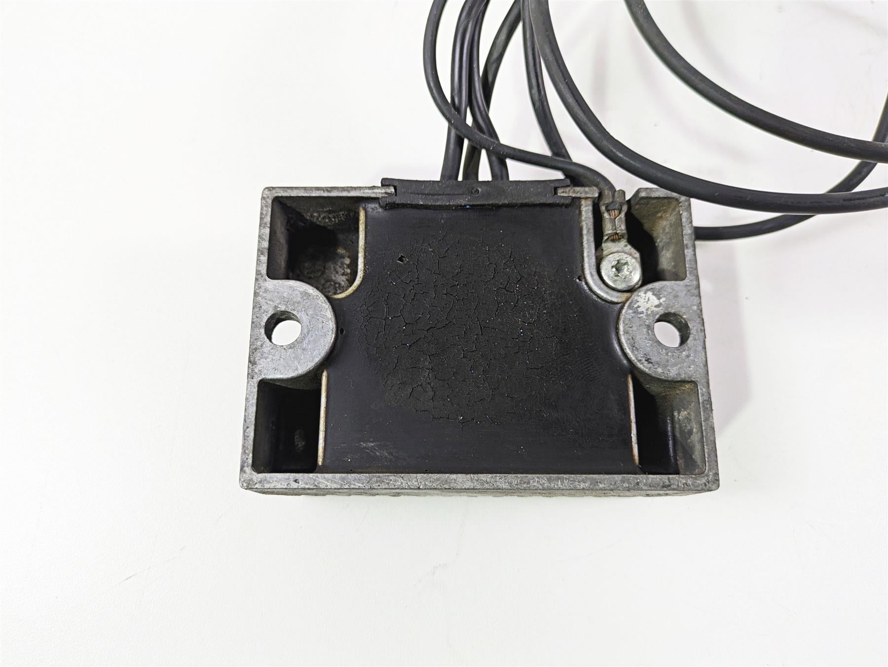 1999 Harley Dyna FXDL Low Rider Rectifier Voltage Regulator 74518-99A {{ shop.shopifyCountryName }} - Mototech271
