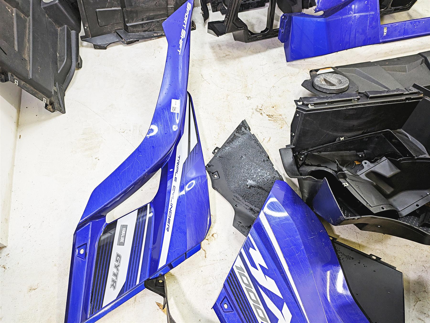 2018 Yamaha YXZ1000R EPS SS Hood Door Side Panel Fairings -Read 2HC-F162R {{ shop.shopifyCountryName }} - Mototech271