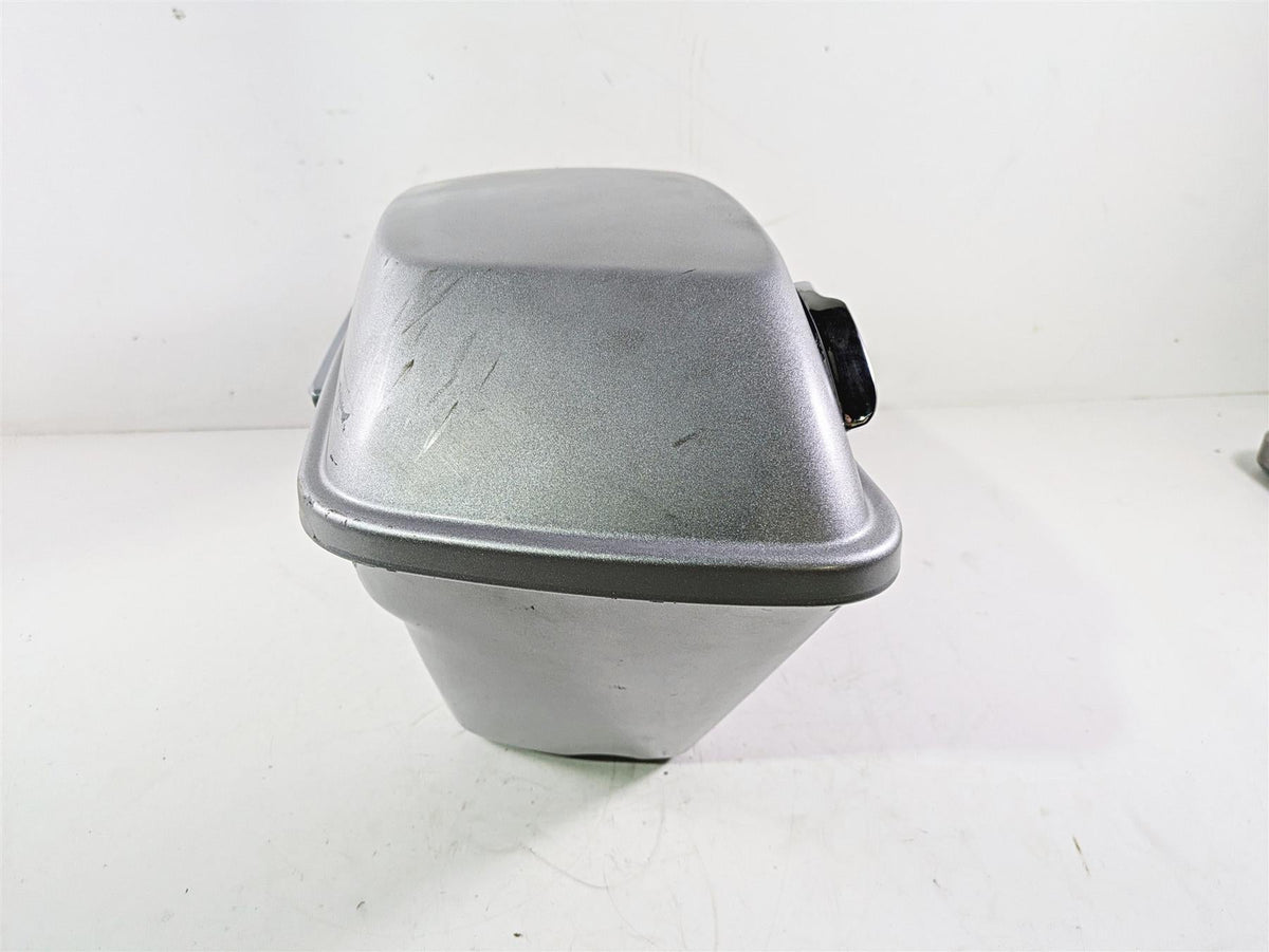 2010 Harley Touring FLHX Street Glide Right Saddlebag Saddle Bag READ 90752-93 {{ shop.shopifyCountryName }} - Mototech271