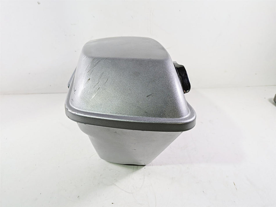 2010 Harley Touring FLHX Street Glide Right Saddlebag Saddle Bag READ 90752-93 {{ shop.shopifyCountryName }} - Mototech271